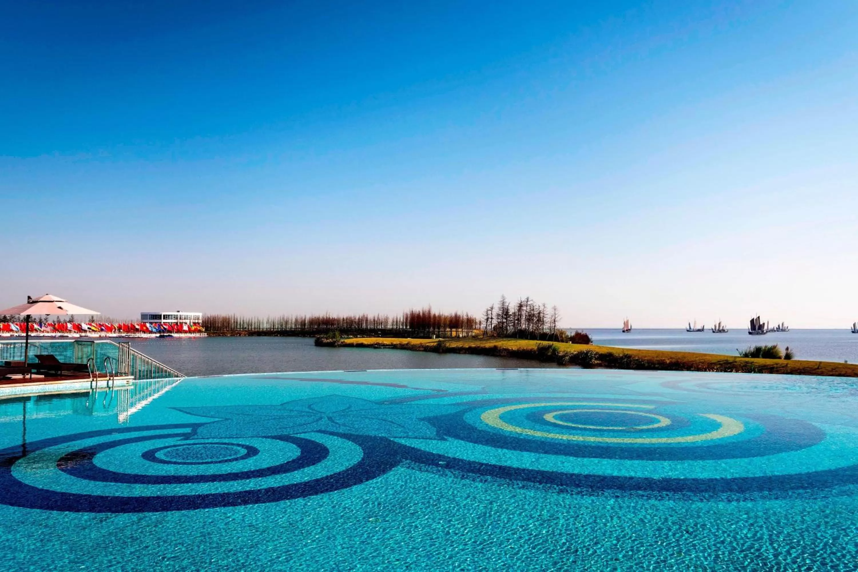 Swimming pool in Sheraton Huzhou Taihu Lake Hot Spring Resort & Spa