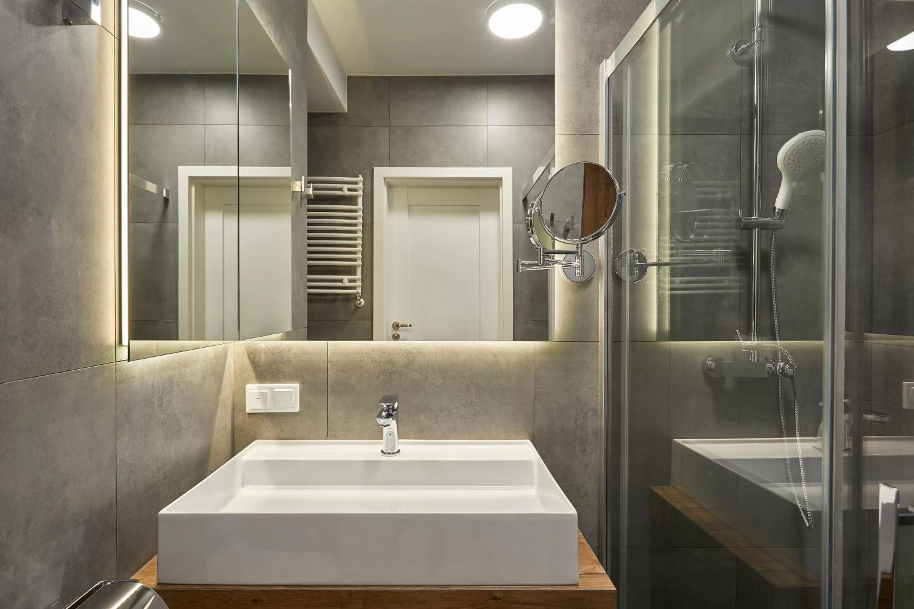 Shower in RAJSKA 3 by PI Apartments