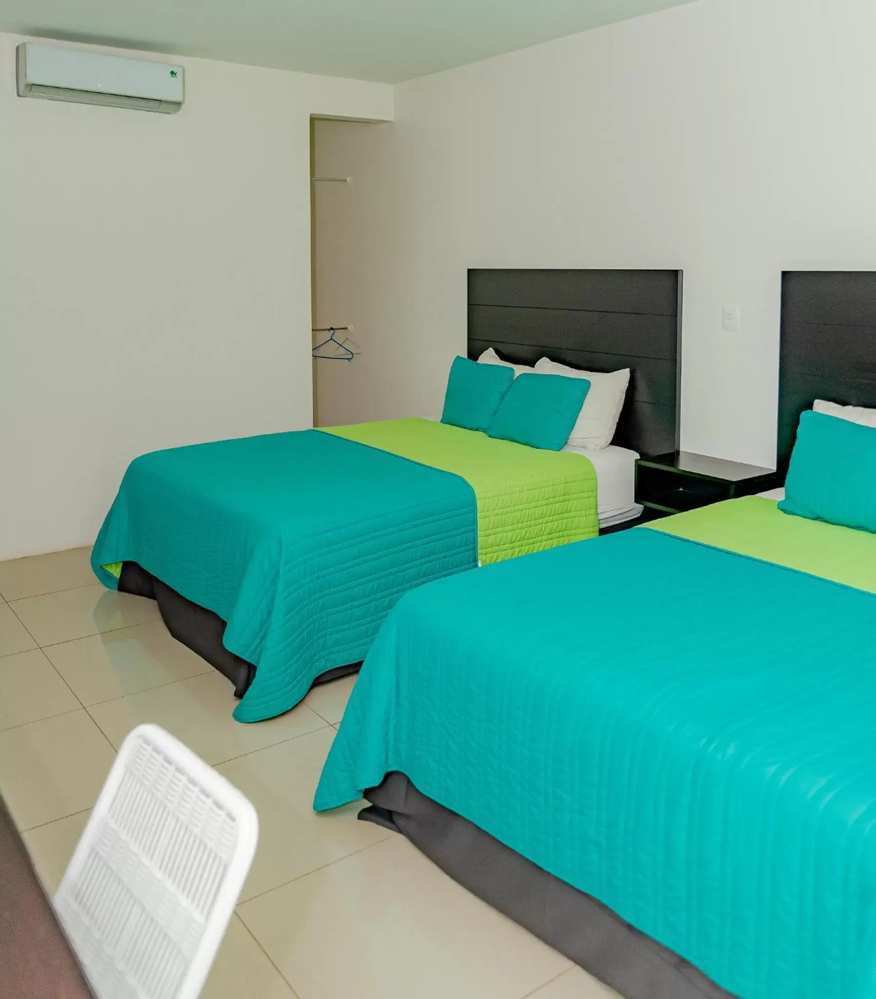 Deluxe Quadruple Room in Hotel Los Rios Deluxe Quadruple Room in Hotel Los Rios