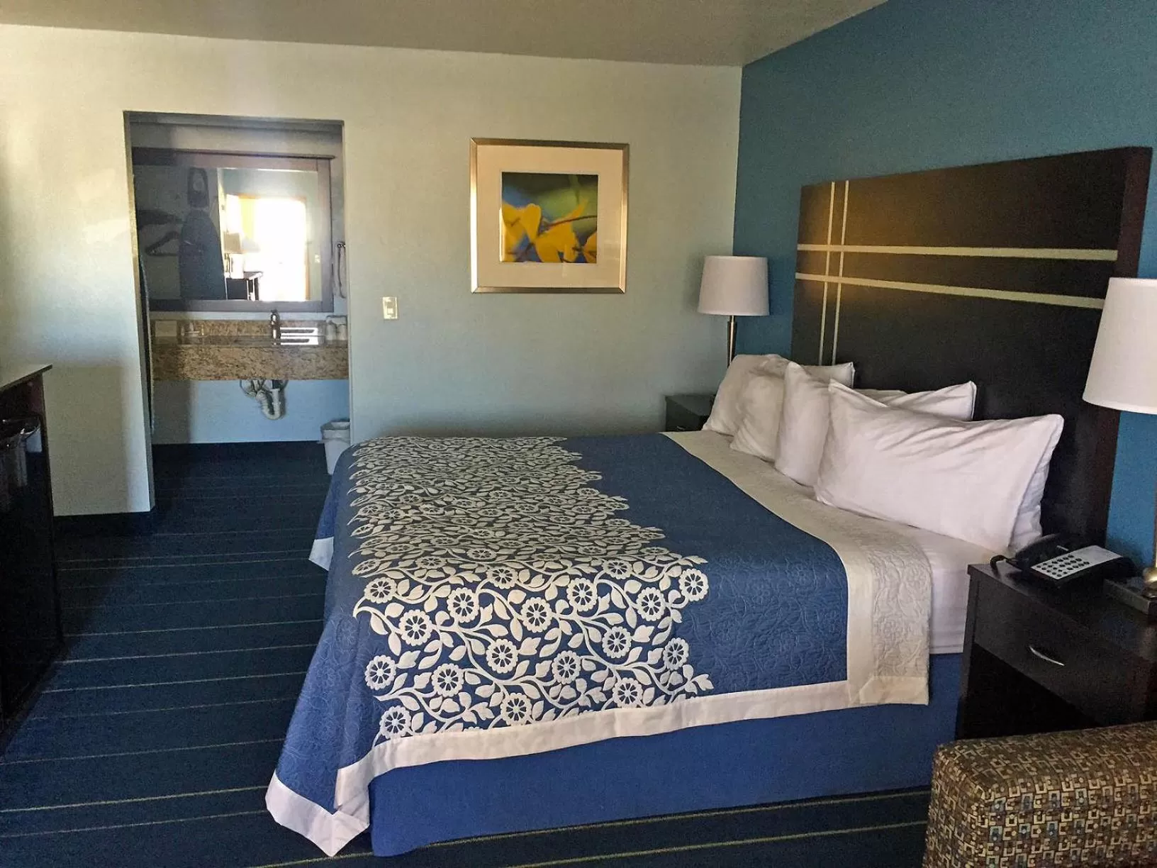King Suite with Sofa Bed in Americas Best Value Inn Bishop/Kingsville