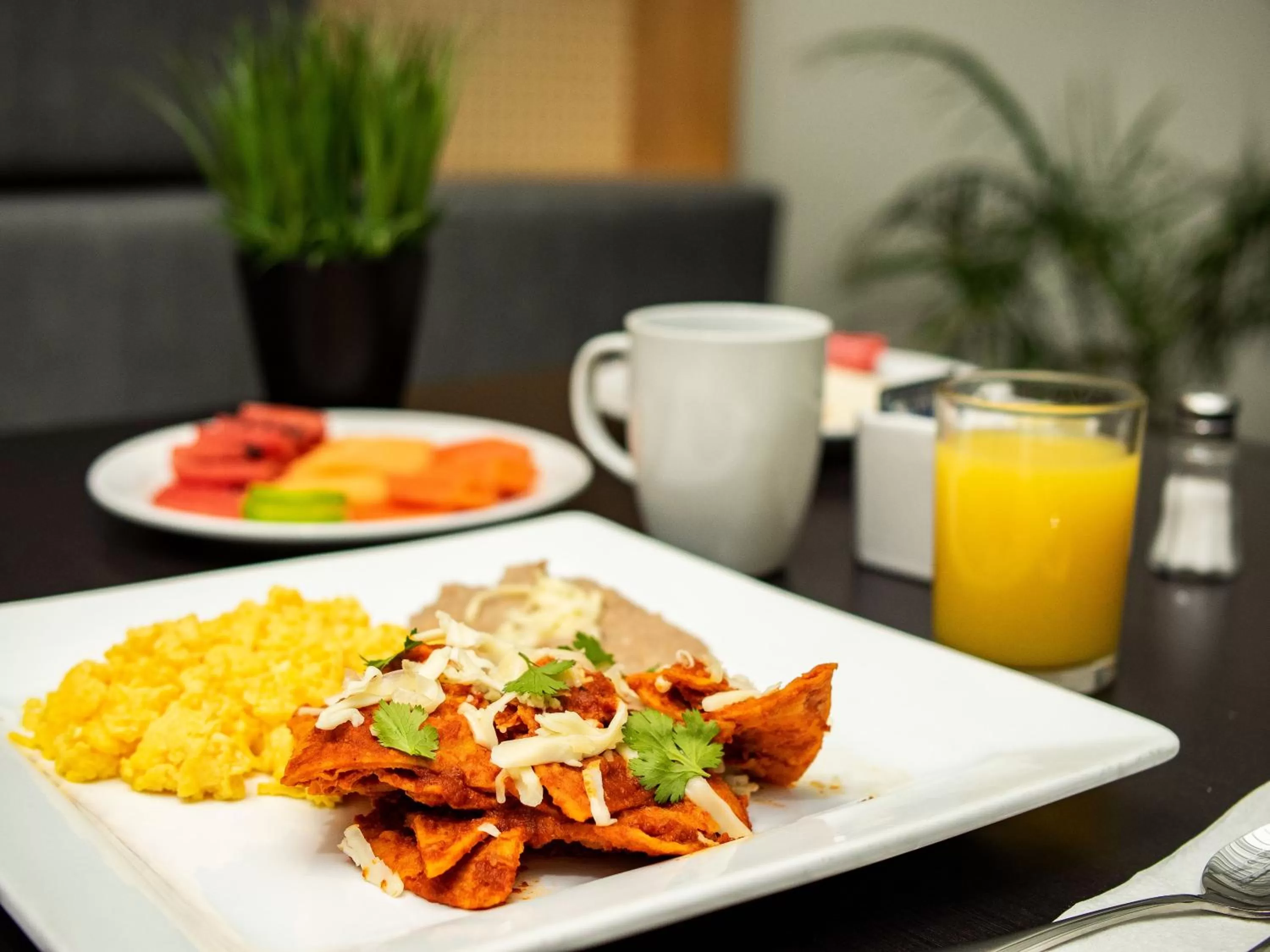 Hotel Mesaluna Near American Consulate