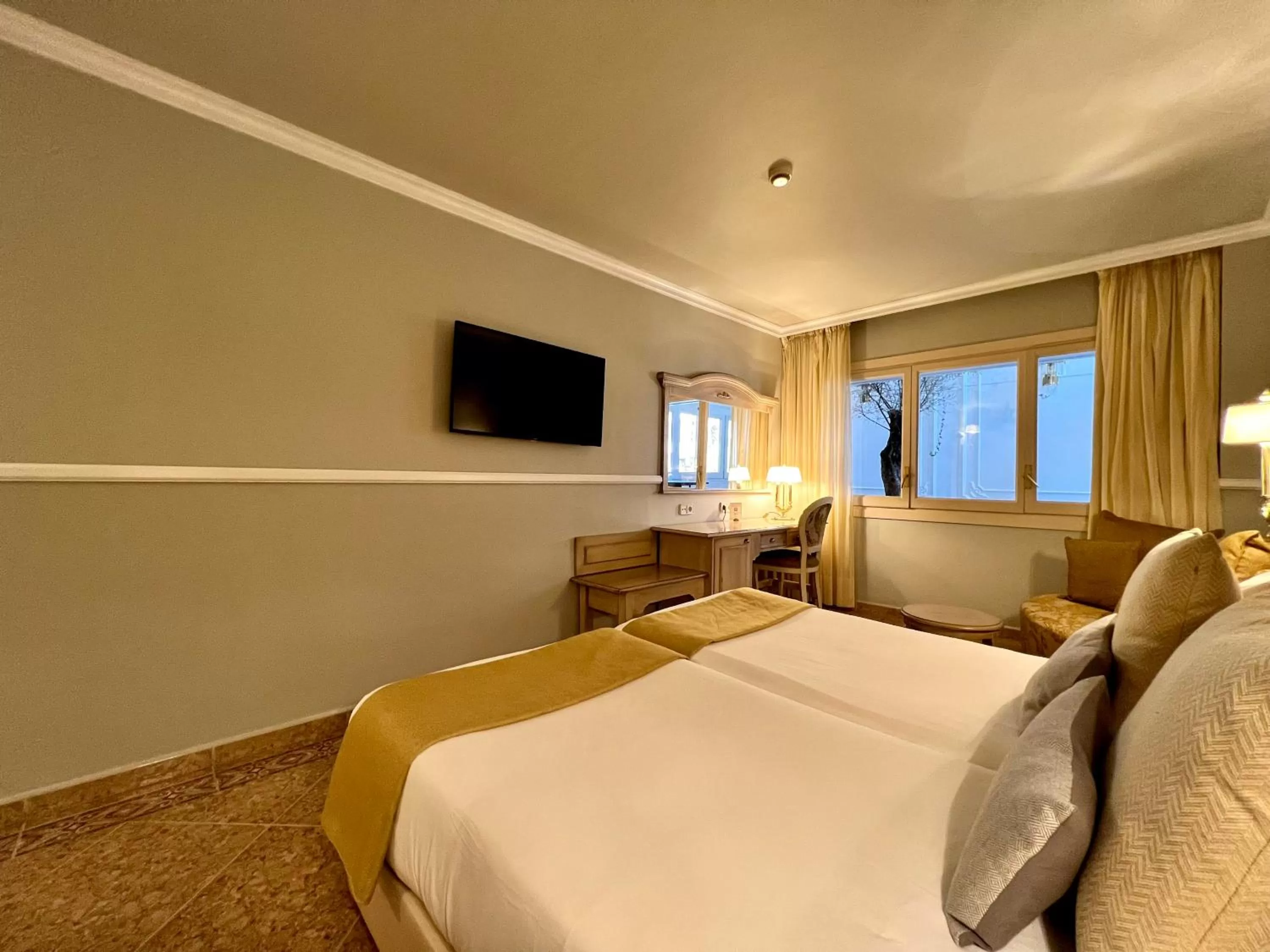 Bedroom, Bed in Hotel & SPA Bringué