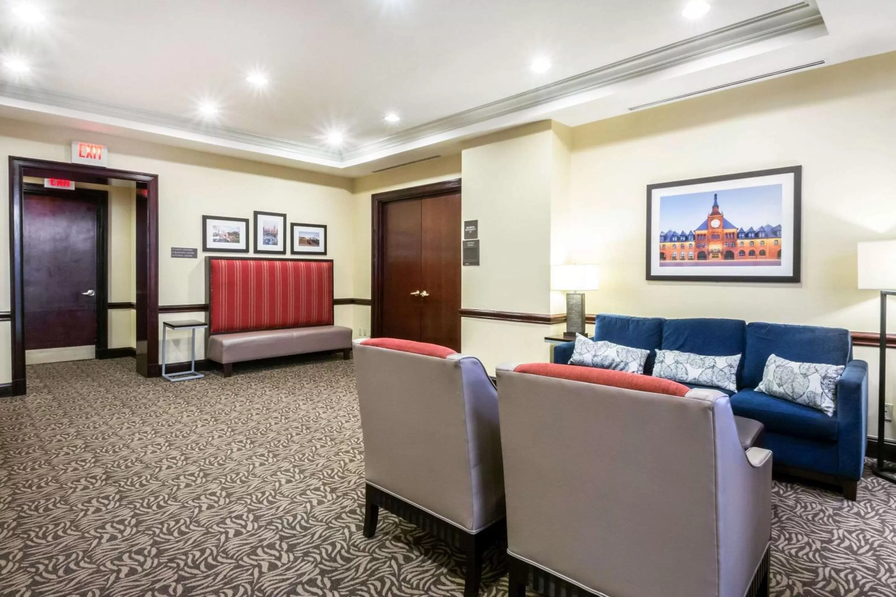 Lobby or reception in Comfort Suites at Woodbridge