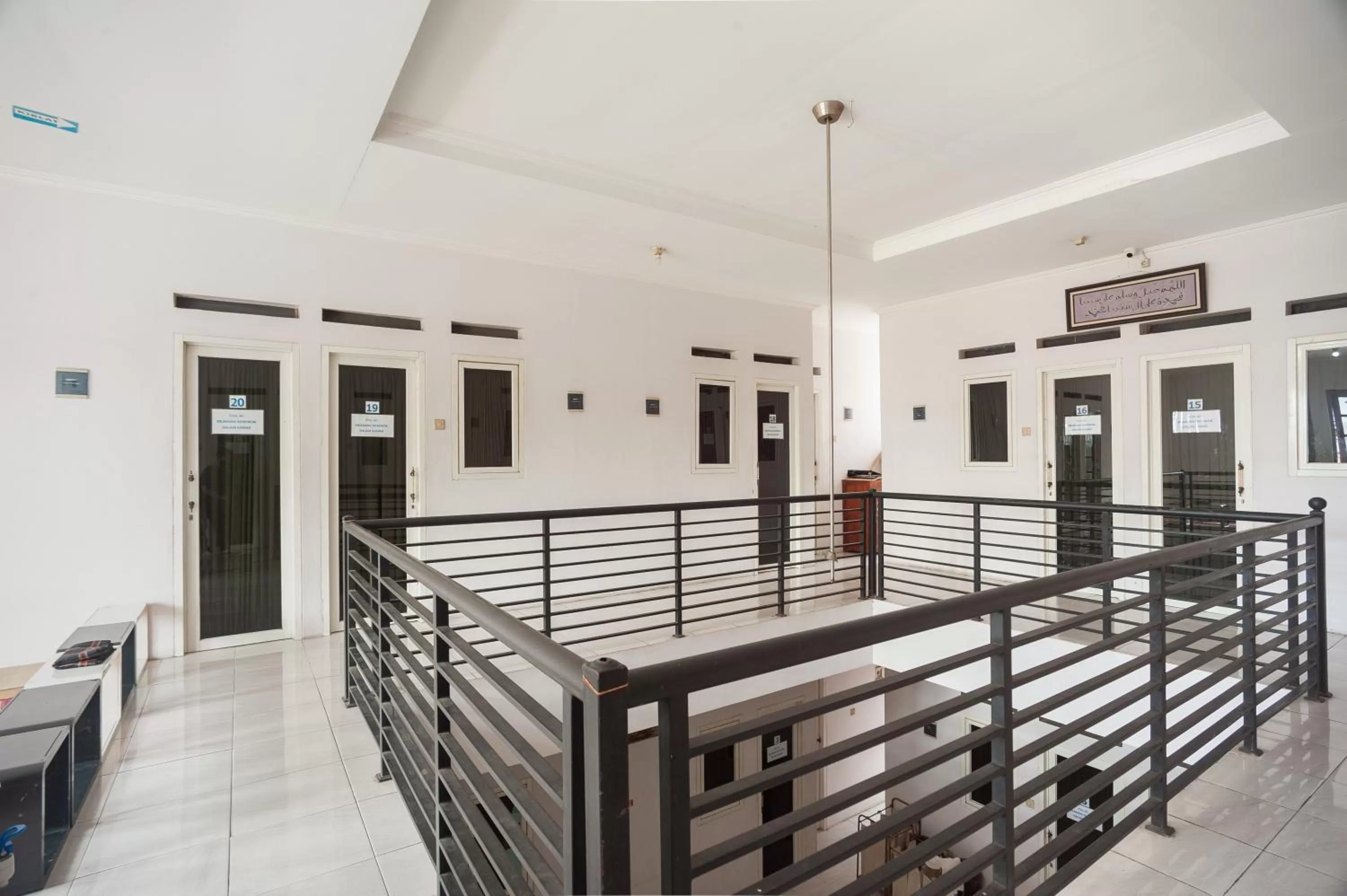 Property building in RedDoorz Syariah near PGC Cililitan