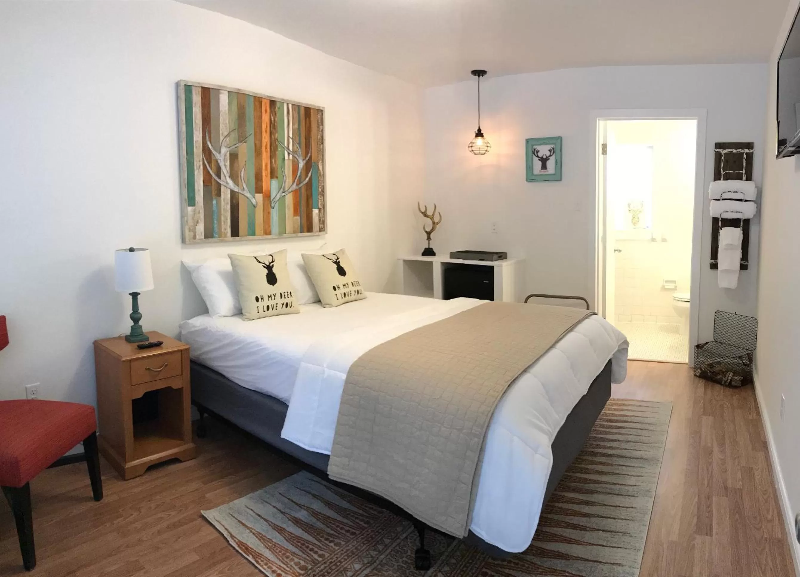 Bed in Dame Fortune's Cottage Court