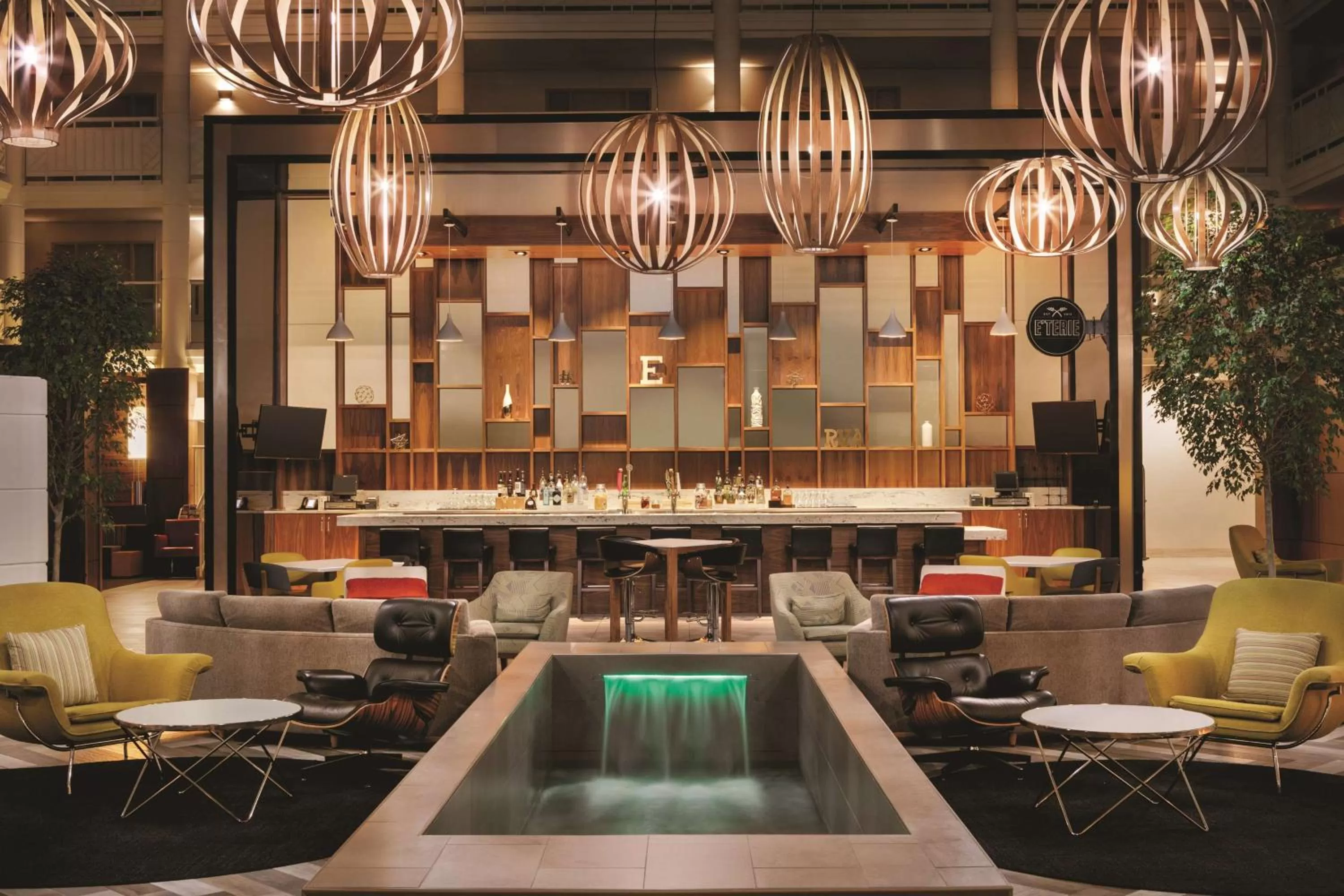 Restaurant/places to eat in Embassy Suites by Hilton Richmond