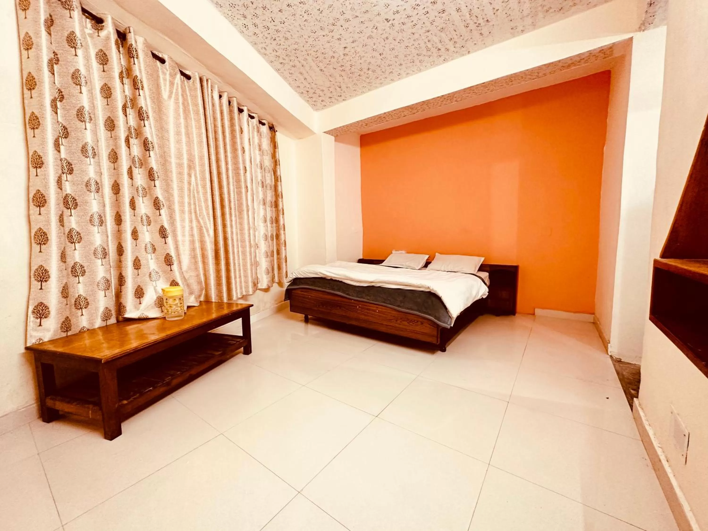 Bedroom, Bed in Hotel D Kanchan Manali