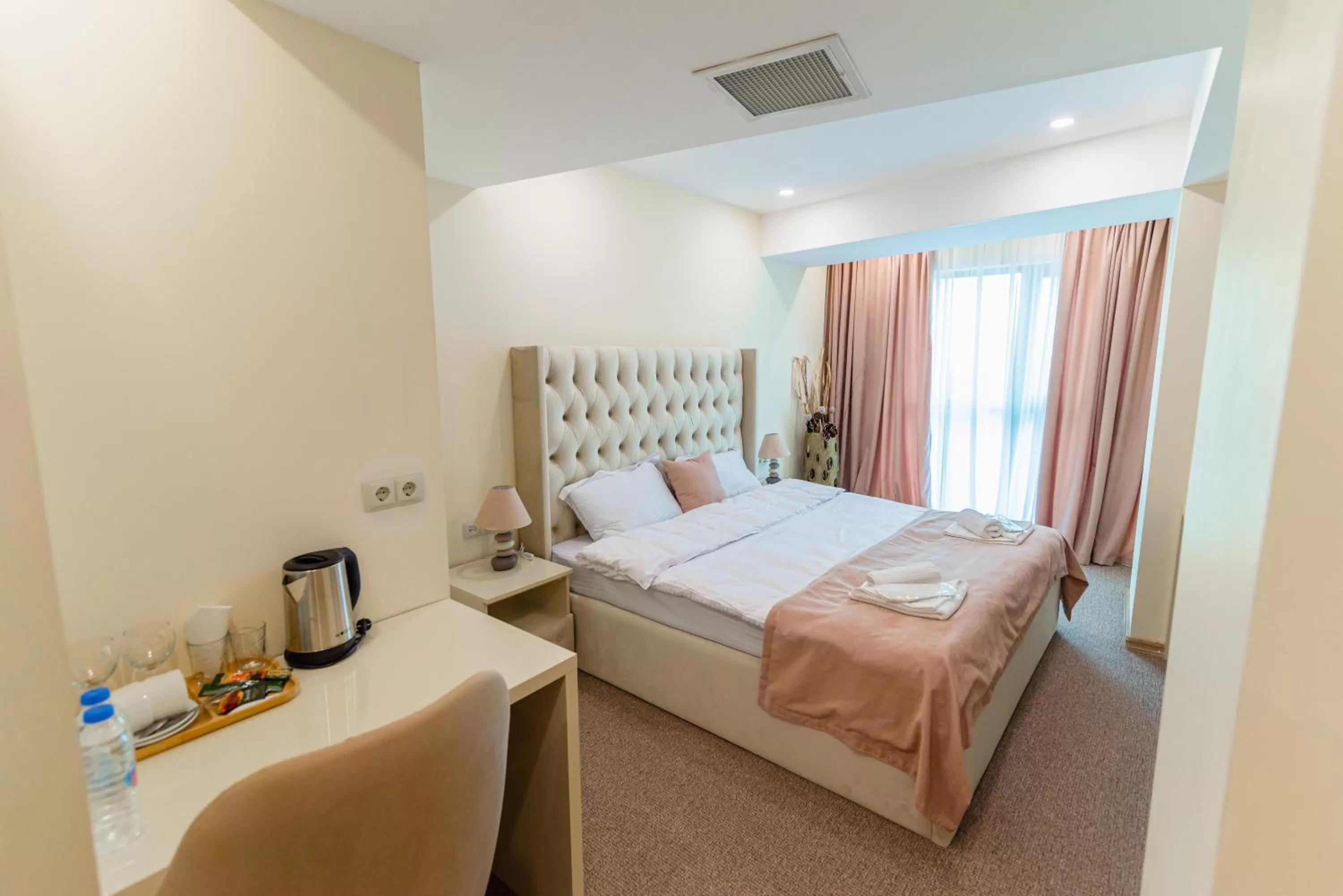 Bed in Royal Plaza Hotel