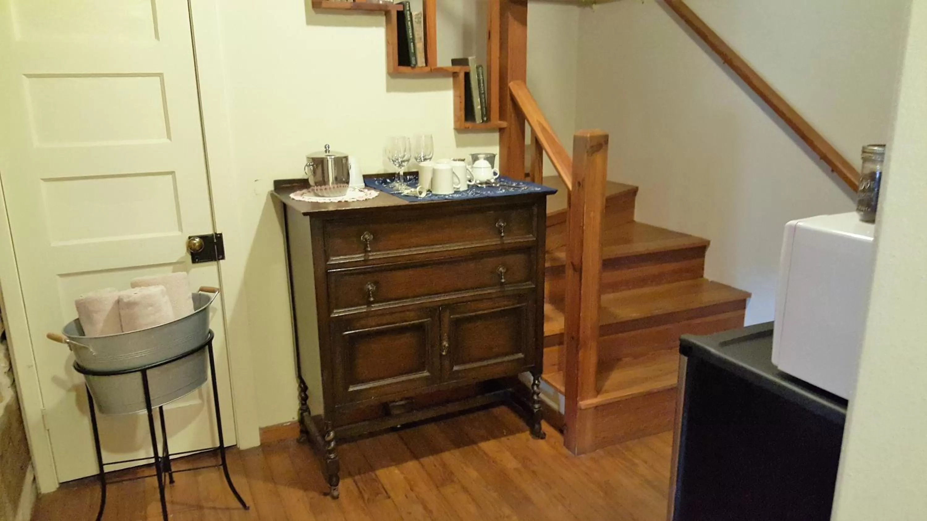 TV/Entertainment Center in Full Moon Inn