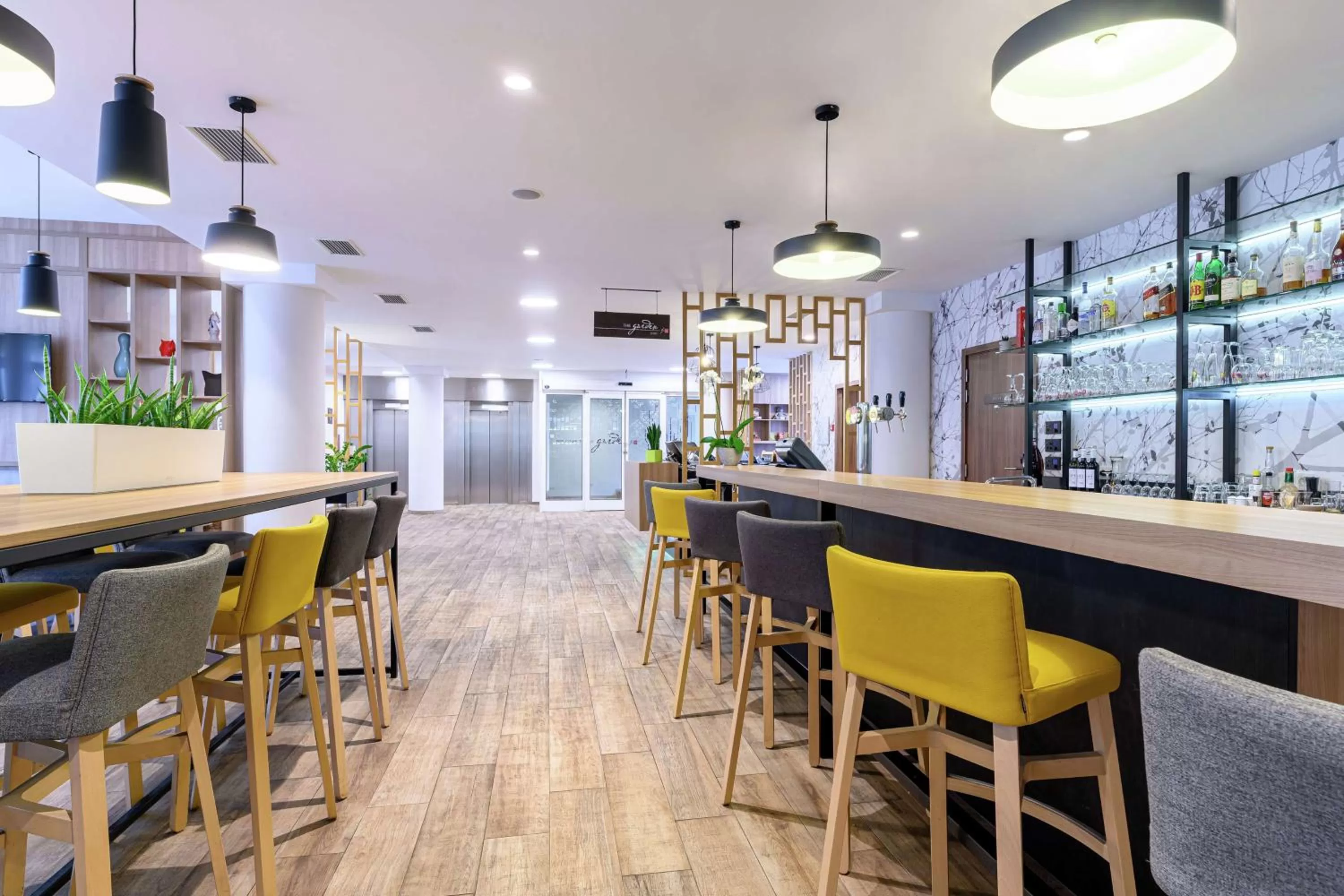 Lobby or reception in Hilton Garden Inn Brussels City Centre