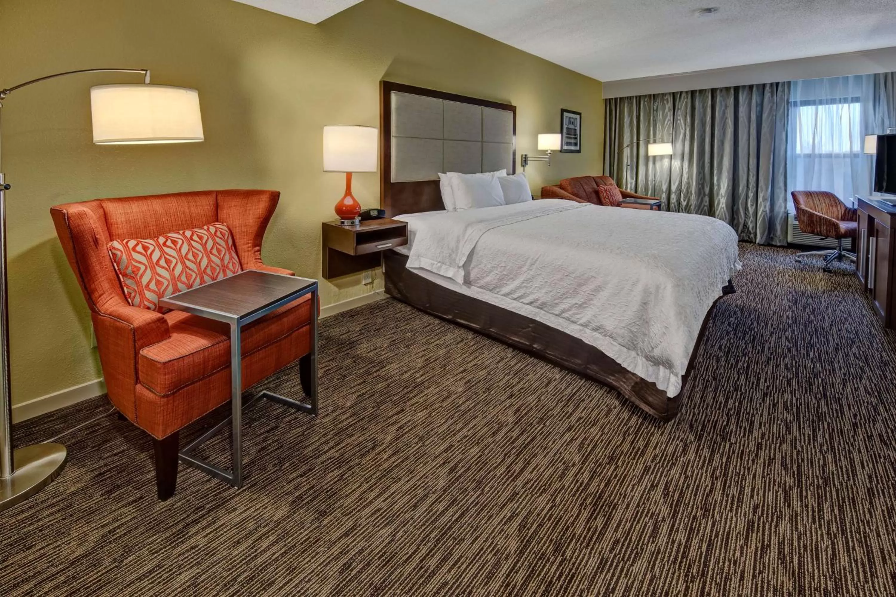 Bedroom, Bed in Hampton Inn Concord/Kannapolis