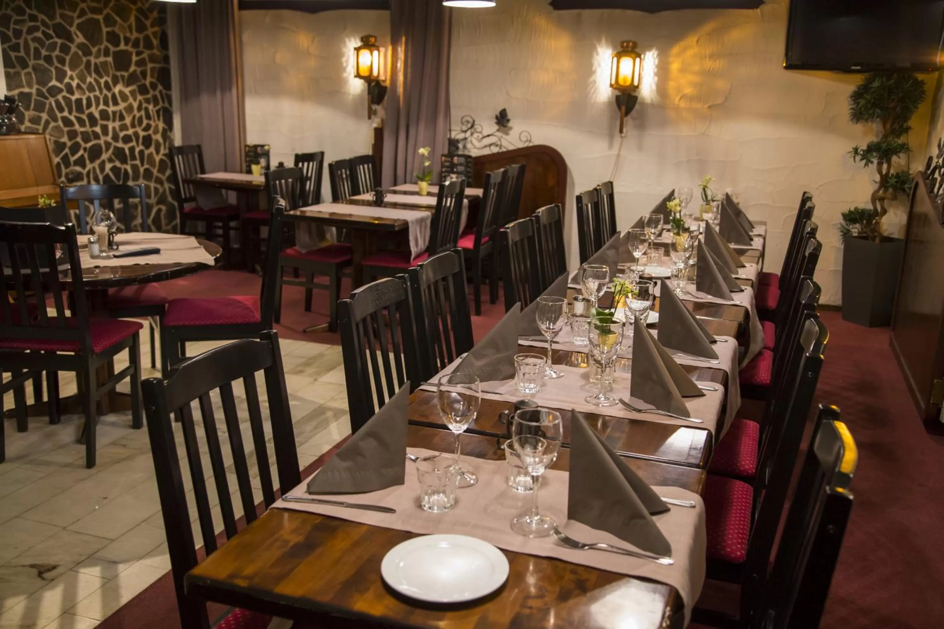 Restaurant/places to eat in Hotelli-Ravintola Gasthaus Lohja