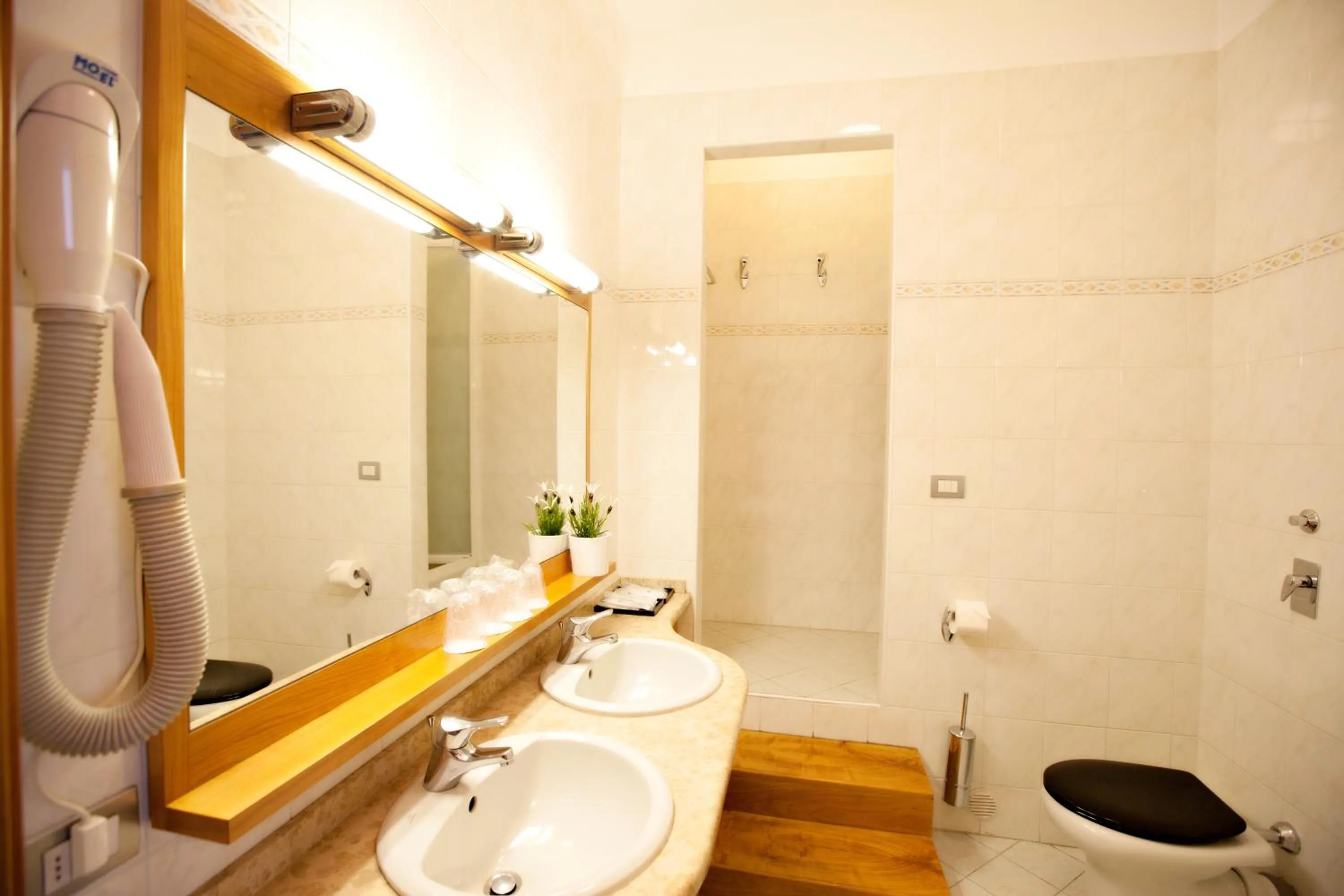 Shower in Hotel Dei Fiori