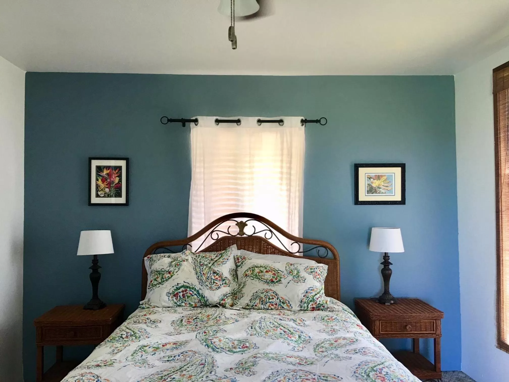 Bed in Kona Bayview Inn