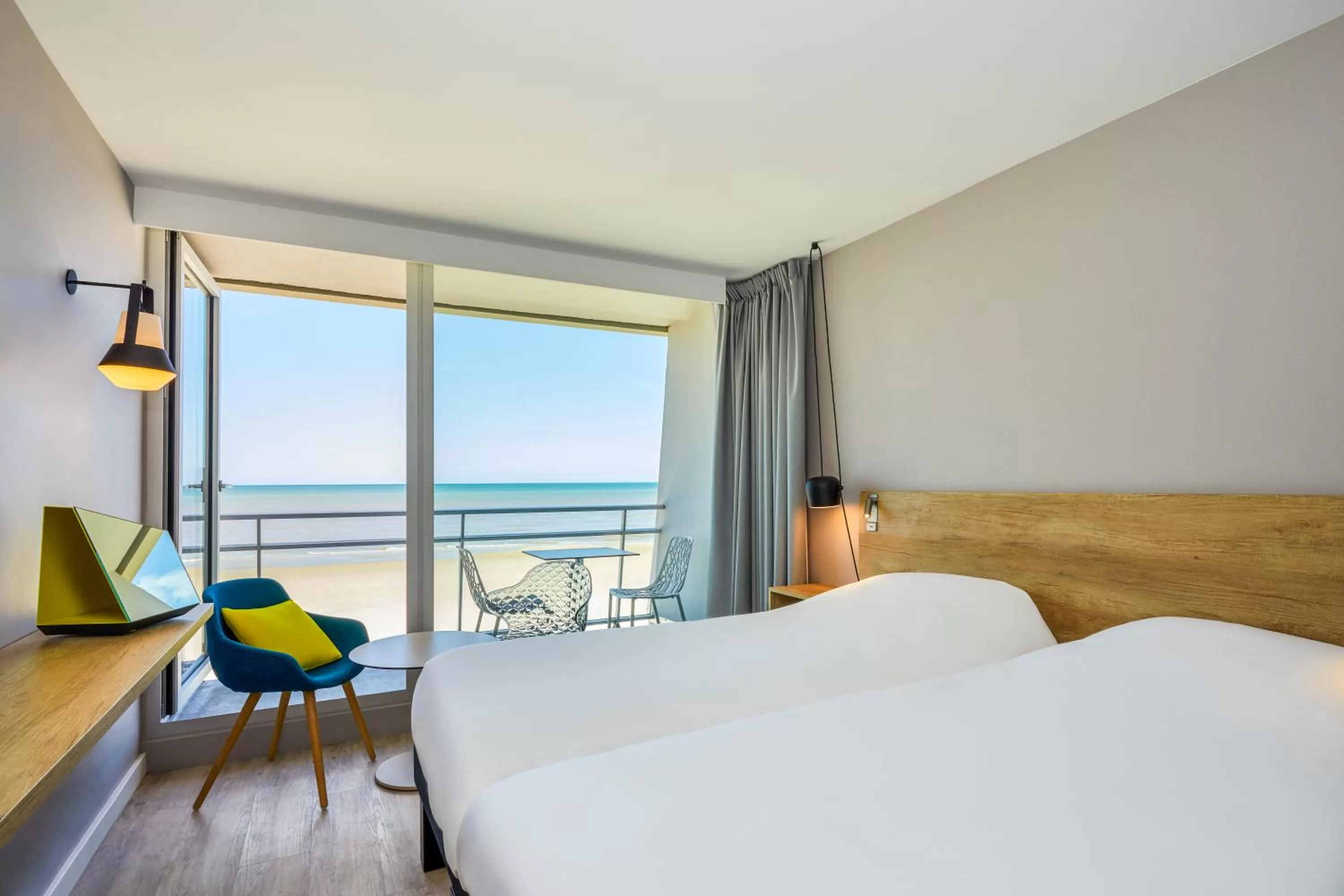 Balcony/Terrace, Bed in ibis Thalassa Le Touquet