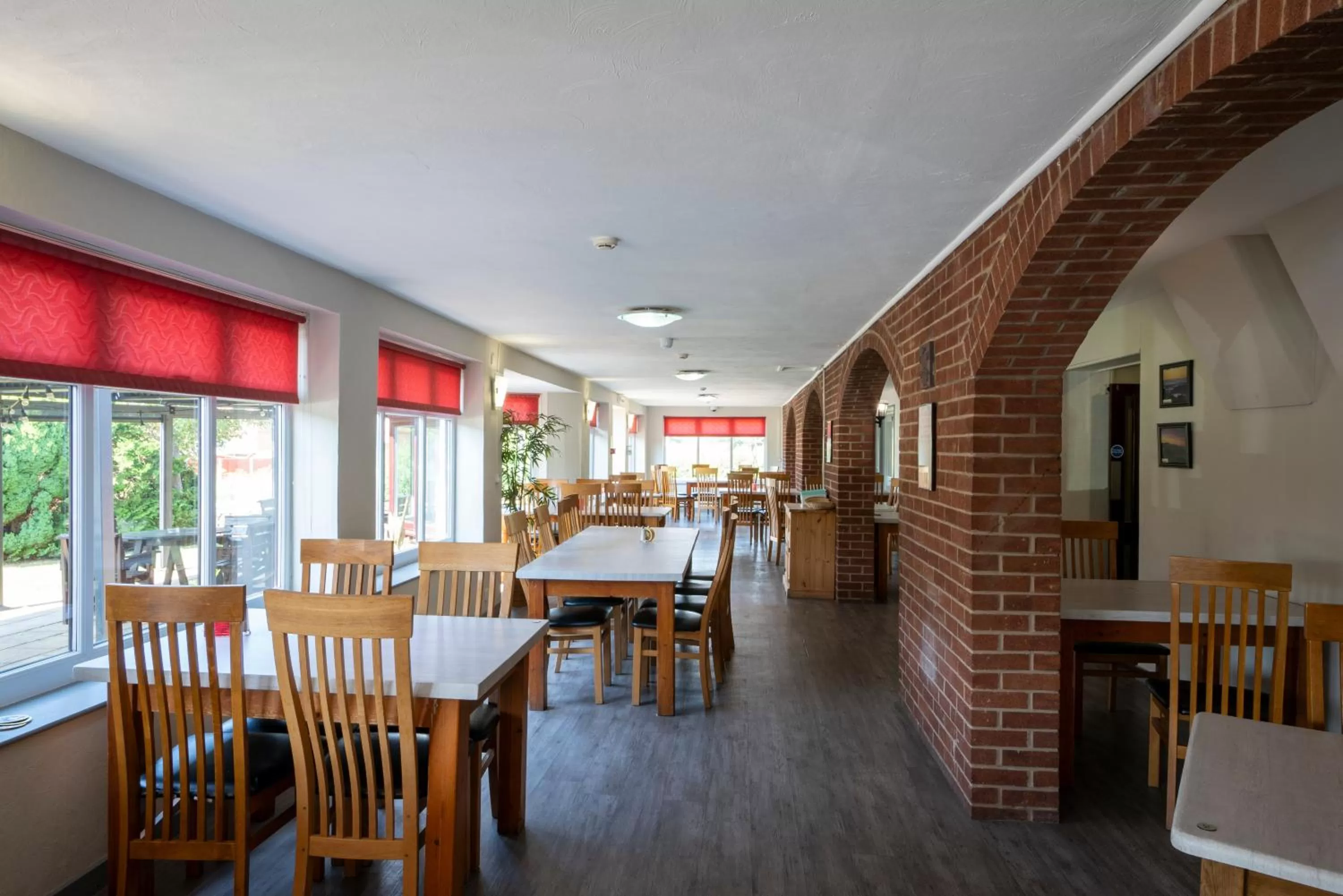 Restaurant/places to eat in Beaufort Park Hotel