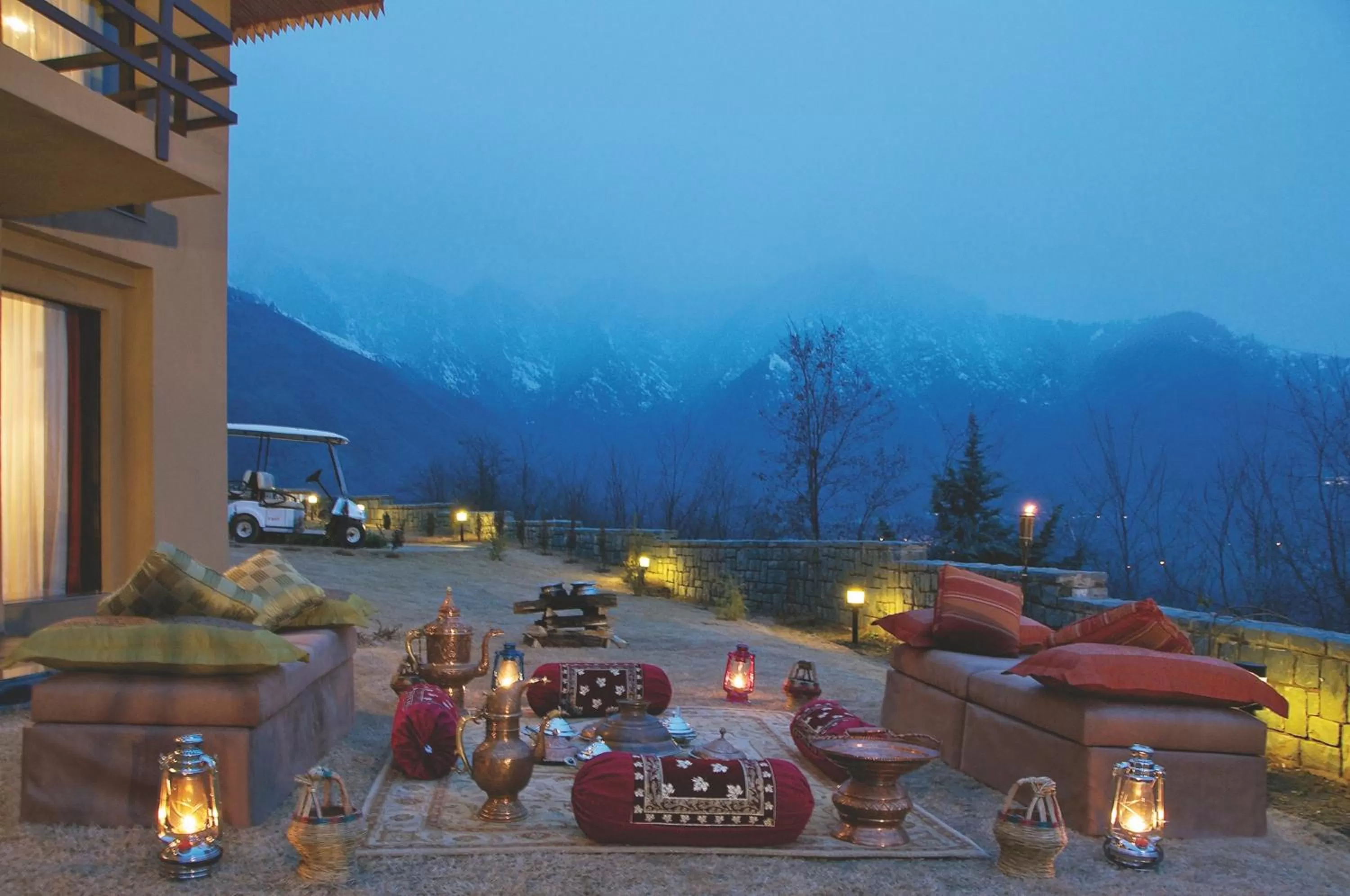 Restaurant/places to eat in Taj Dal View Srinagar
