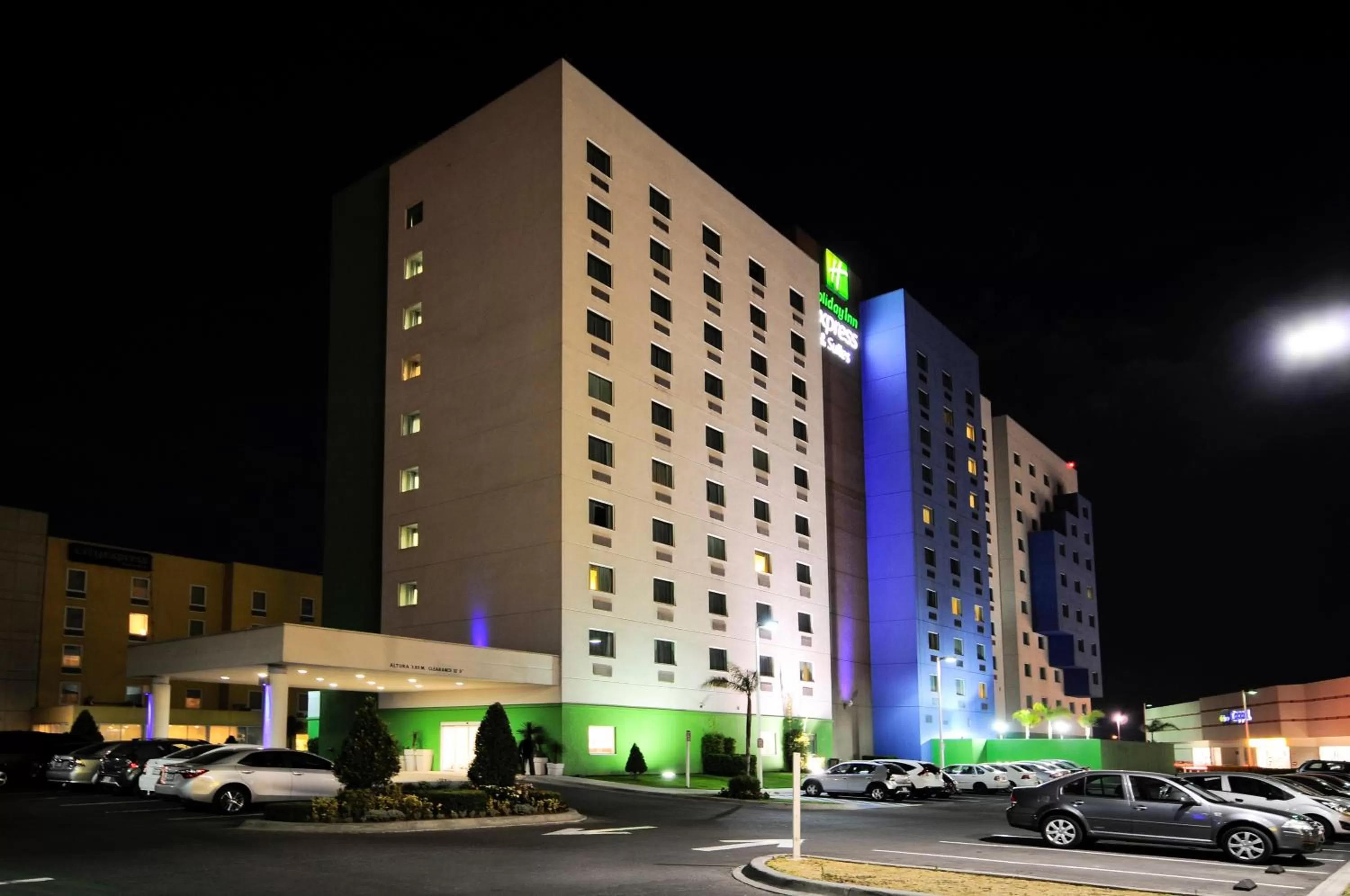 Property building in Holiday Inn Express & Suites Toluca Zona Aeropuerto by IHG