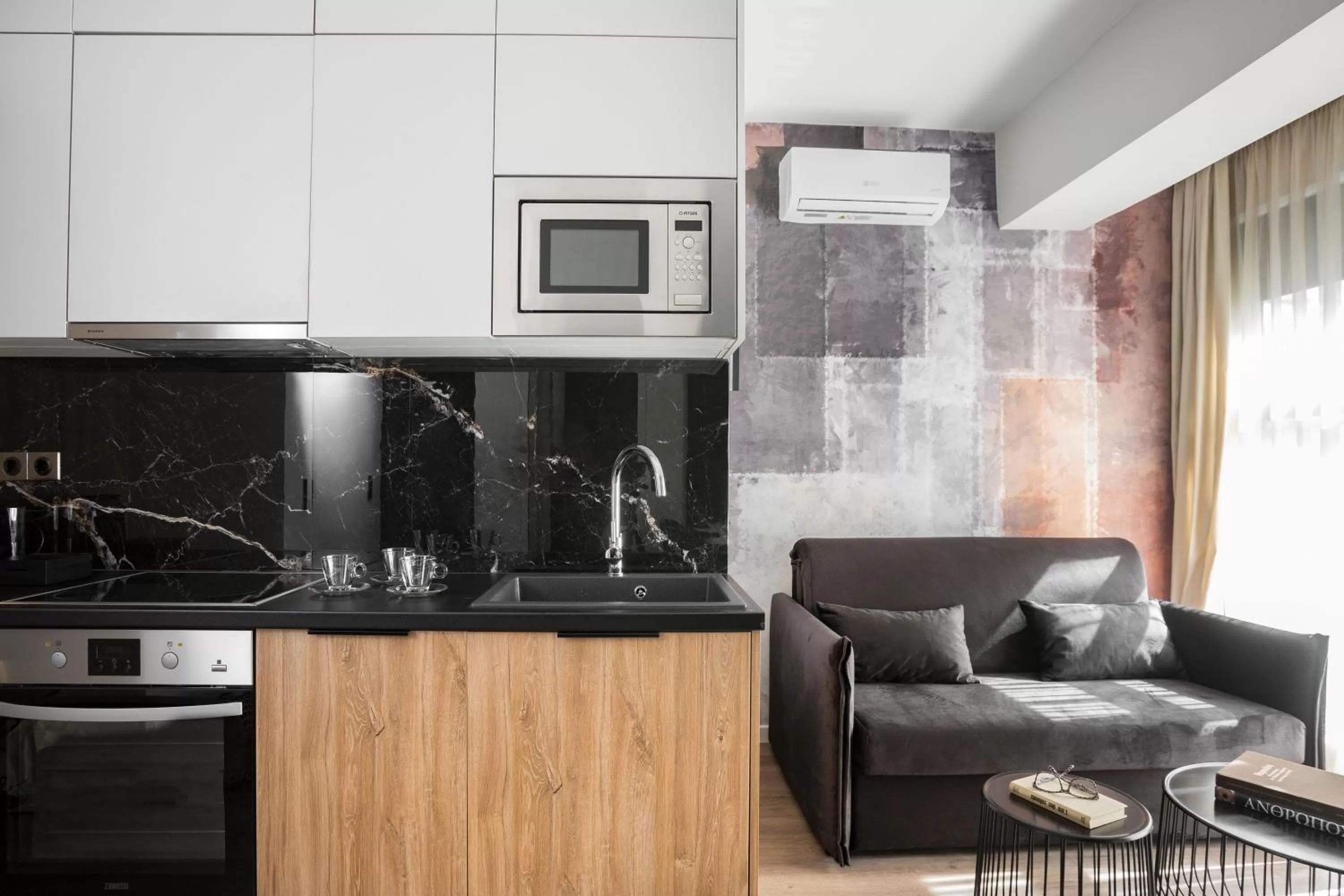 Kitchen or kitchenette in LUX&EASY Athens Downtown Apartments