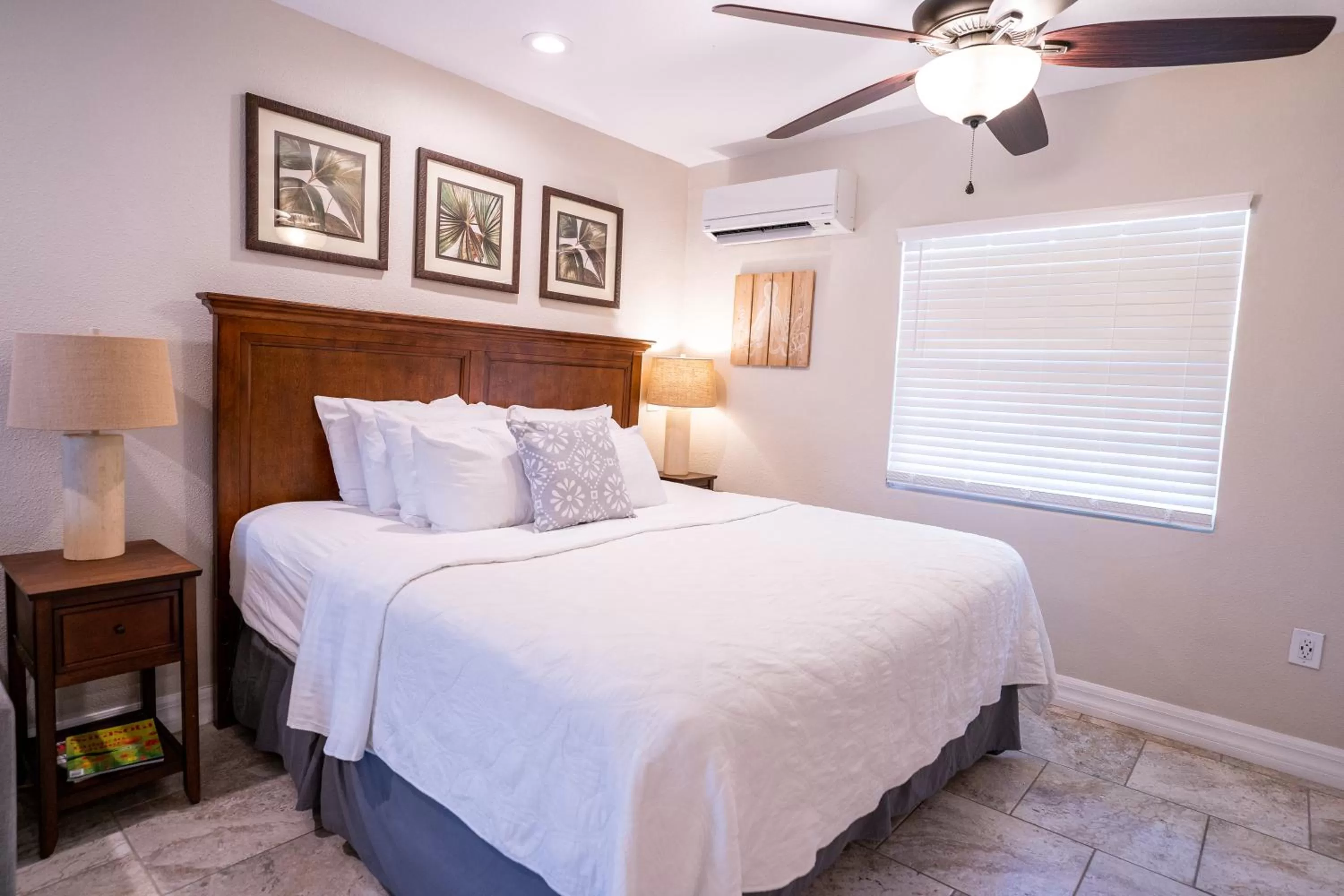 Bed in The Capri at Siesta