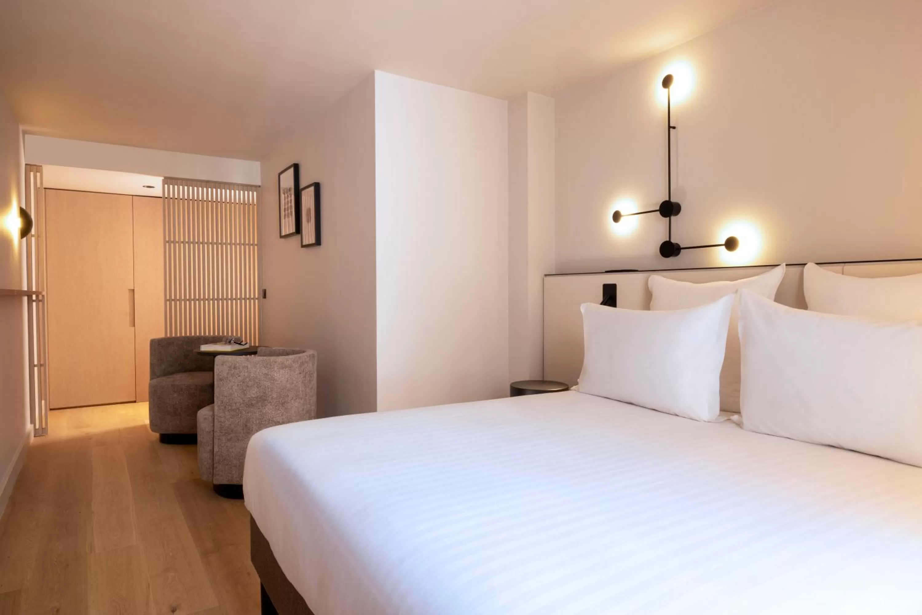 Photo of the whole room, Bed in Hôtel Esté