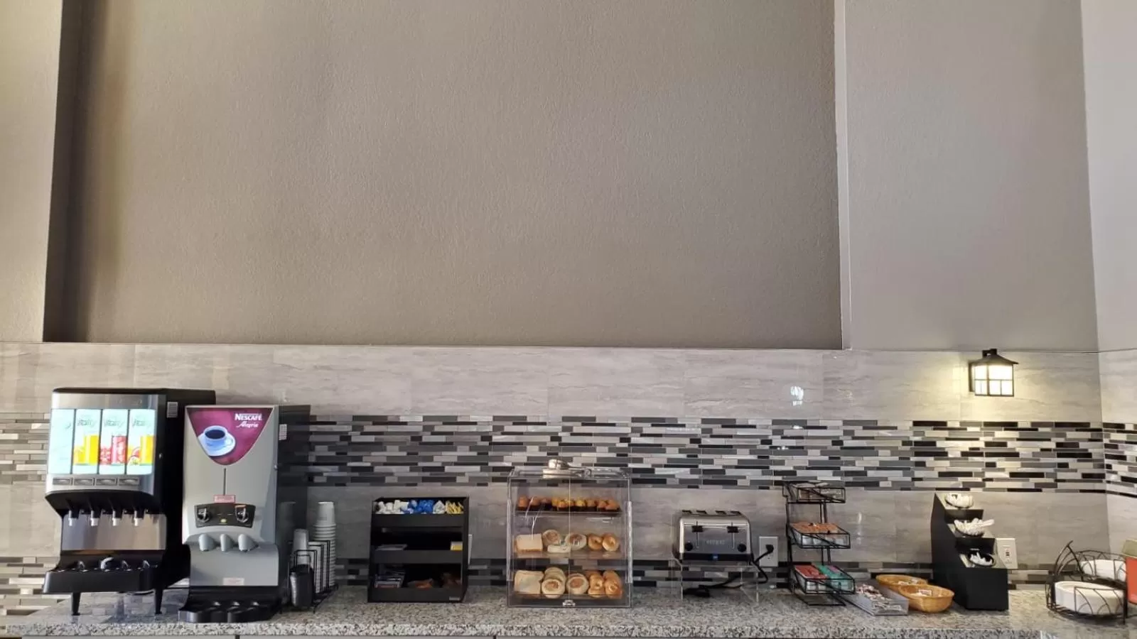 Food and drinks in Ramada by Wyndham Barstow