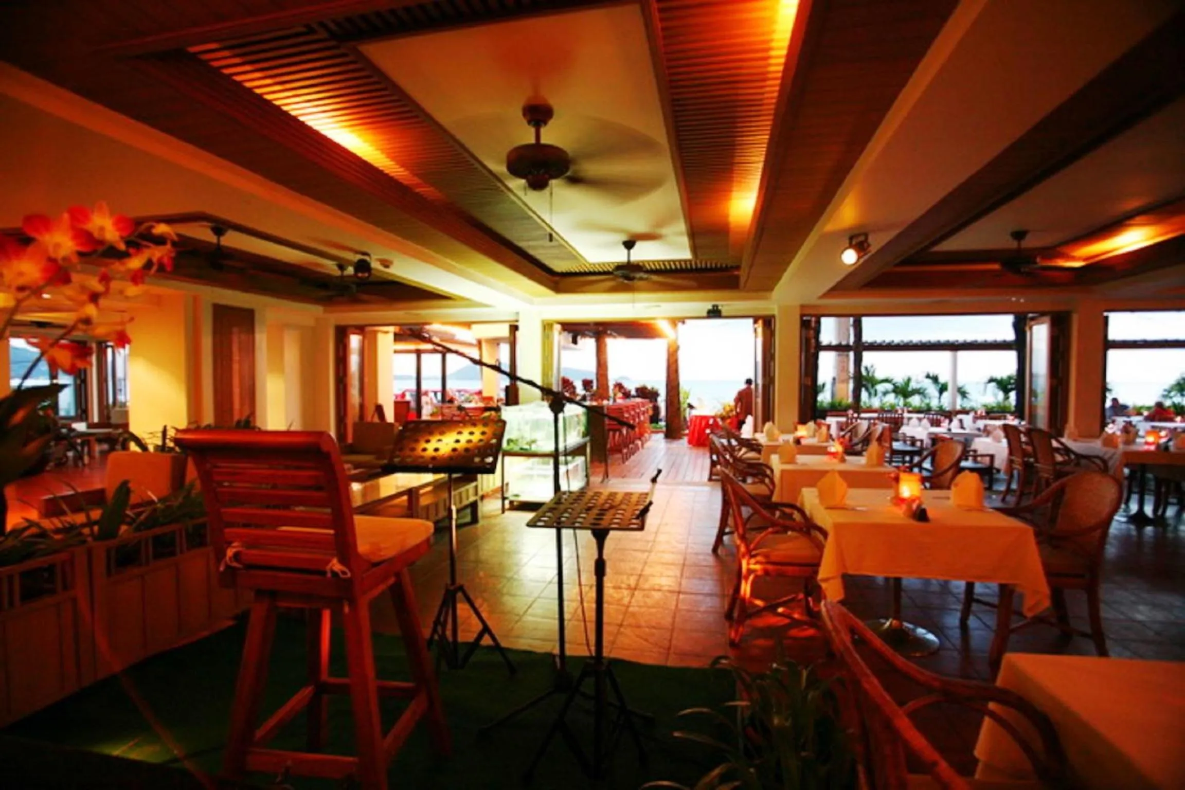 Restaurant/places to eat in Sunset Beach Resort