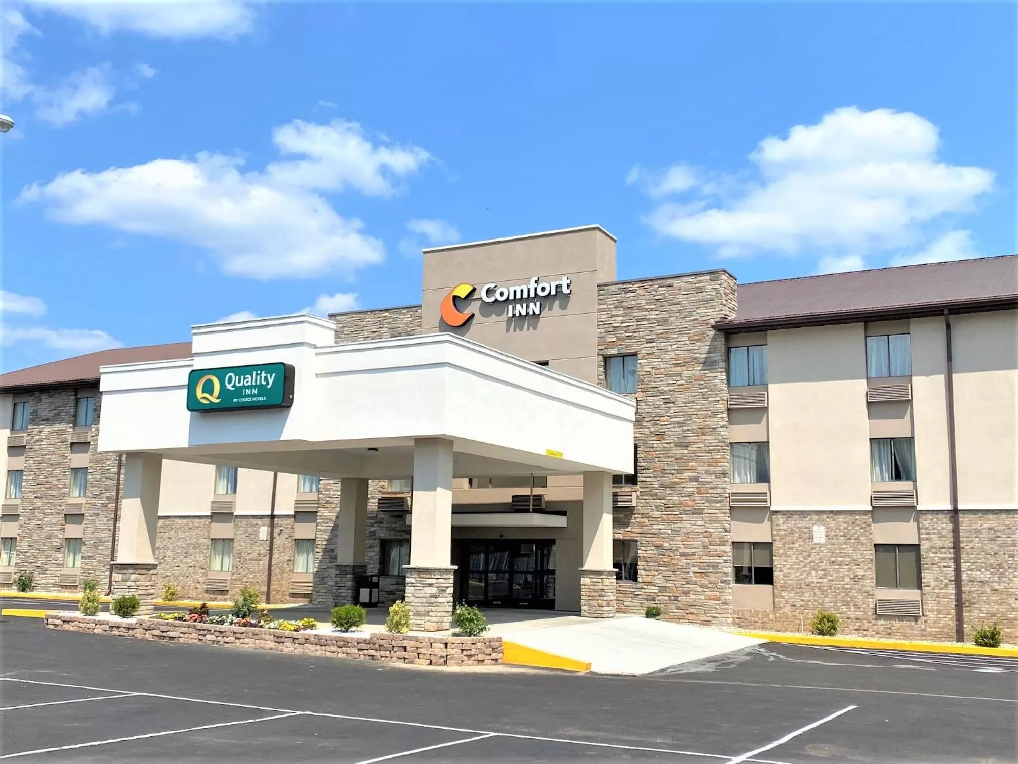 Property building in Comfort Inn Charleston South