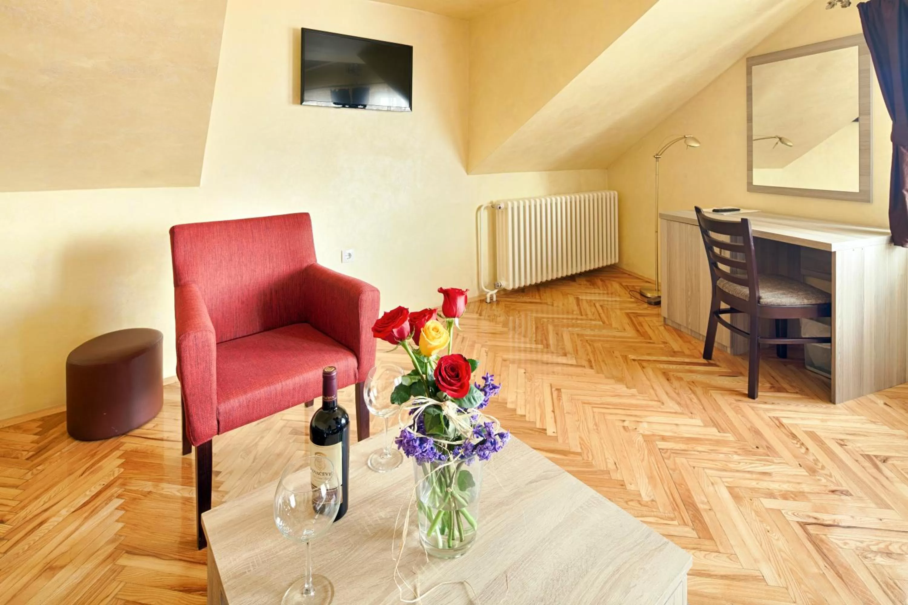 Photo of the whole room in Hotel Fontana