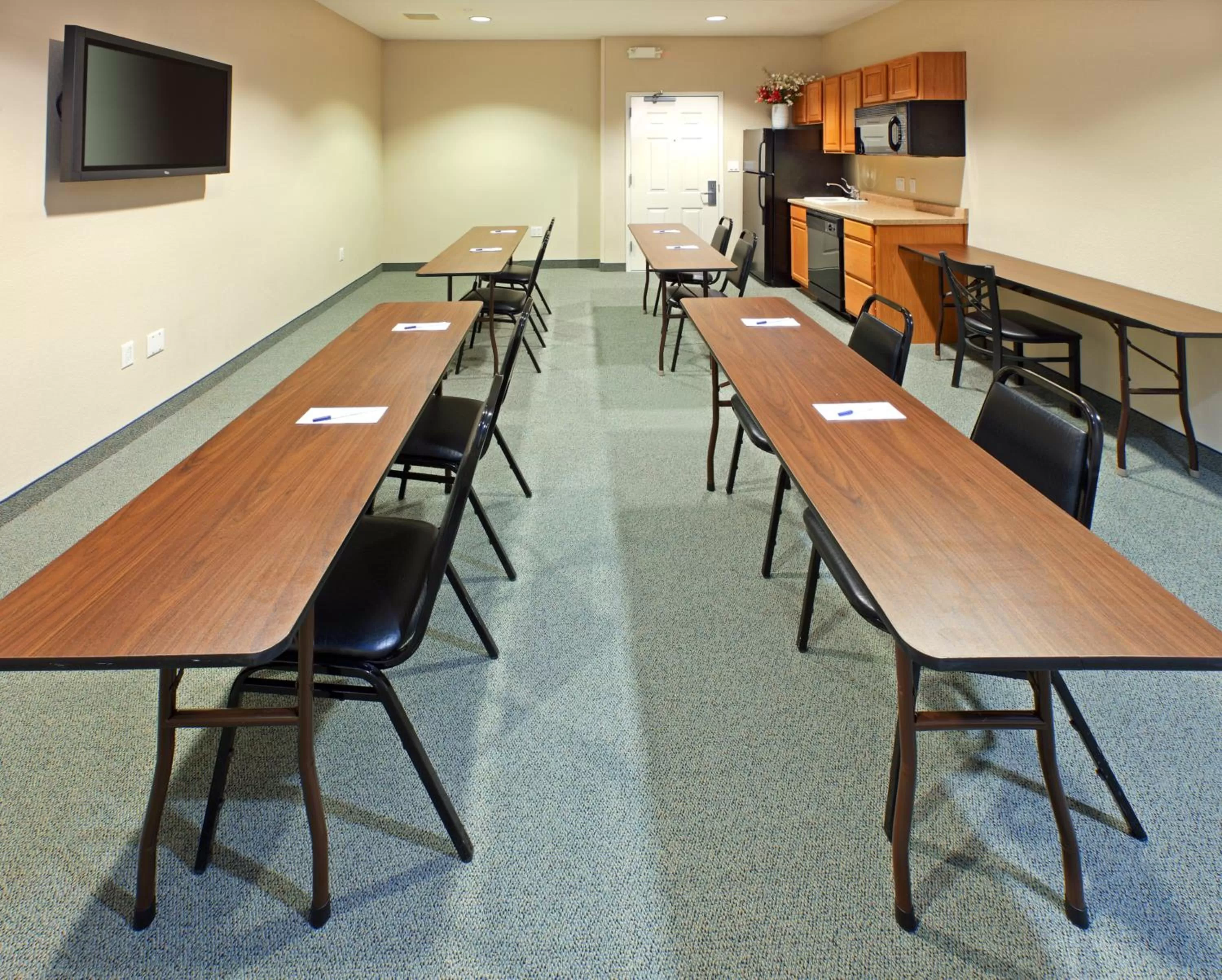 Meeting/conference room in Candlewood Suites West Little Rock by IHG