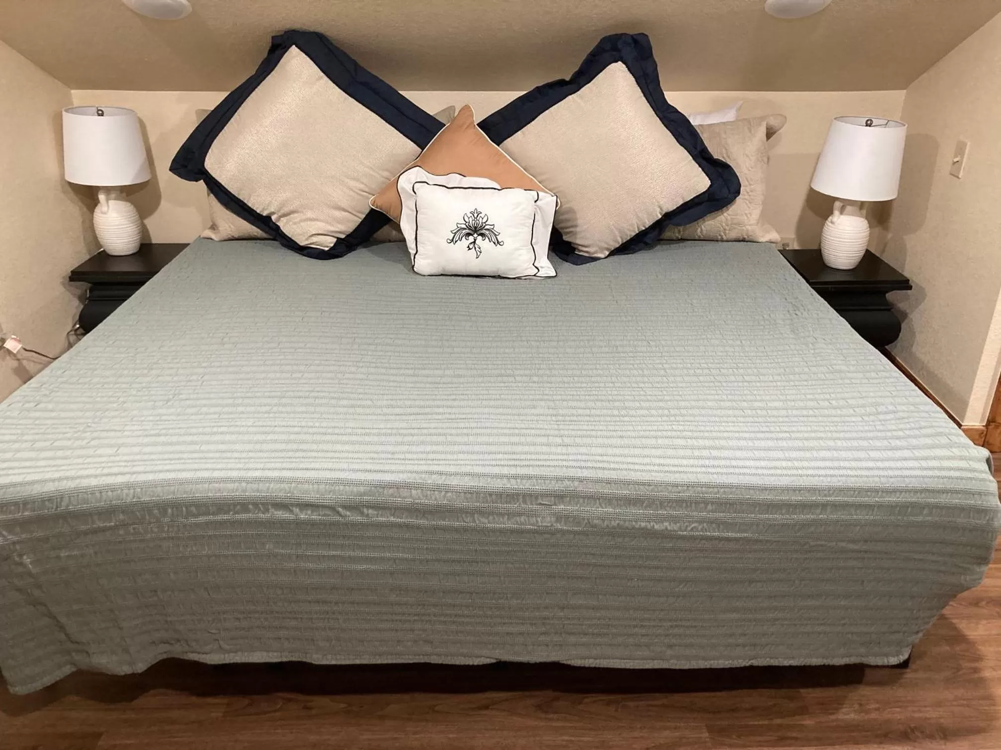 Bed in All Seasons Treehouse Village