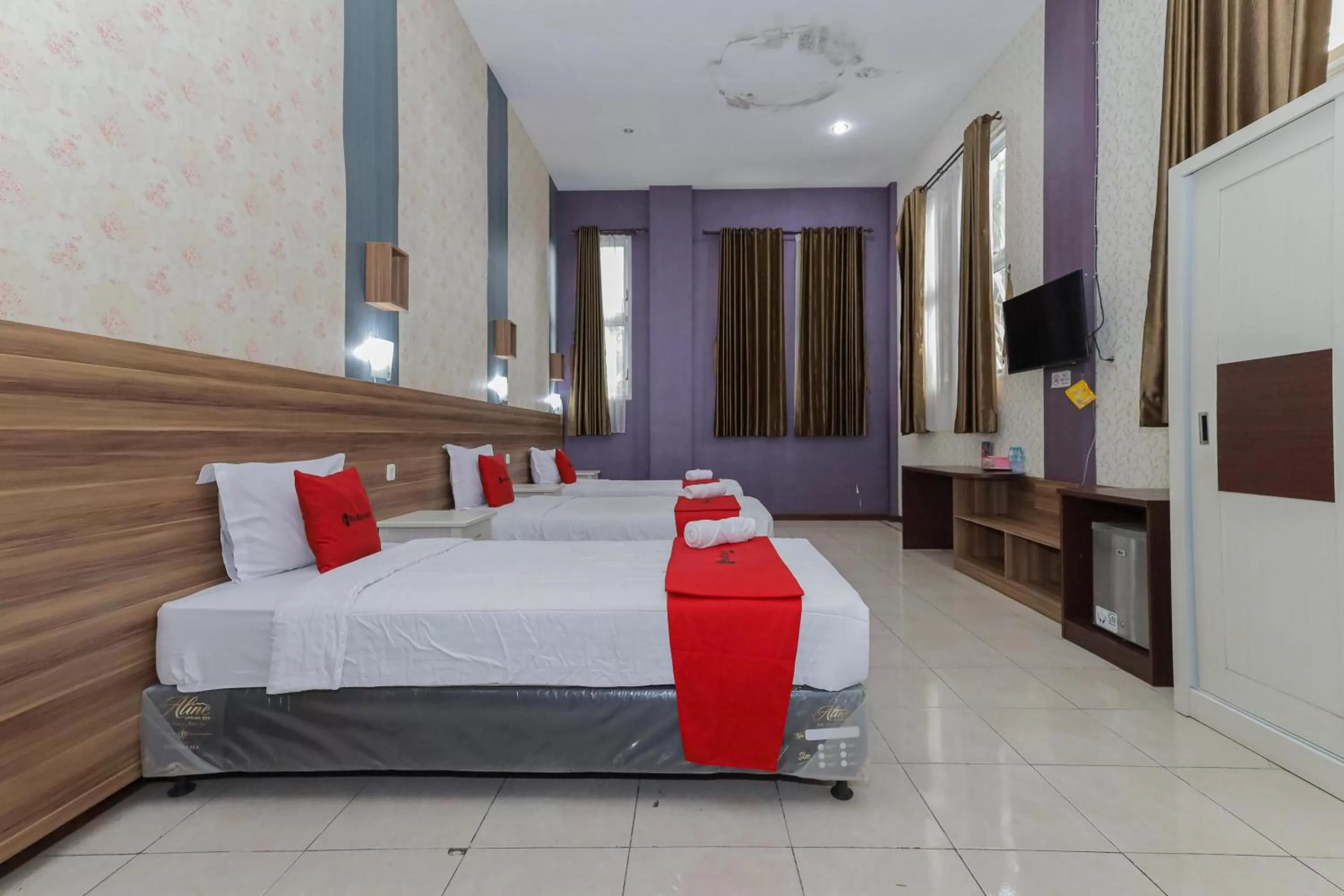 Bedroom, Bed in RedDoorz Syariah @ Klojen Malang