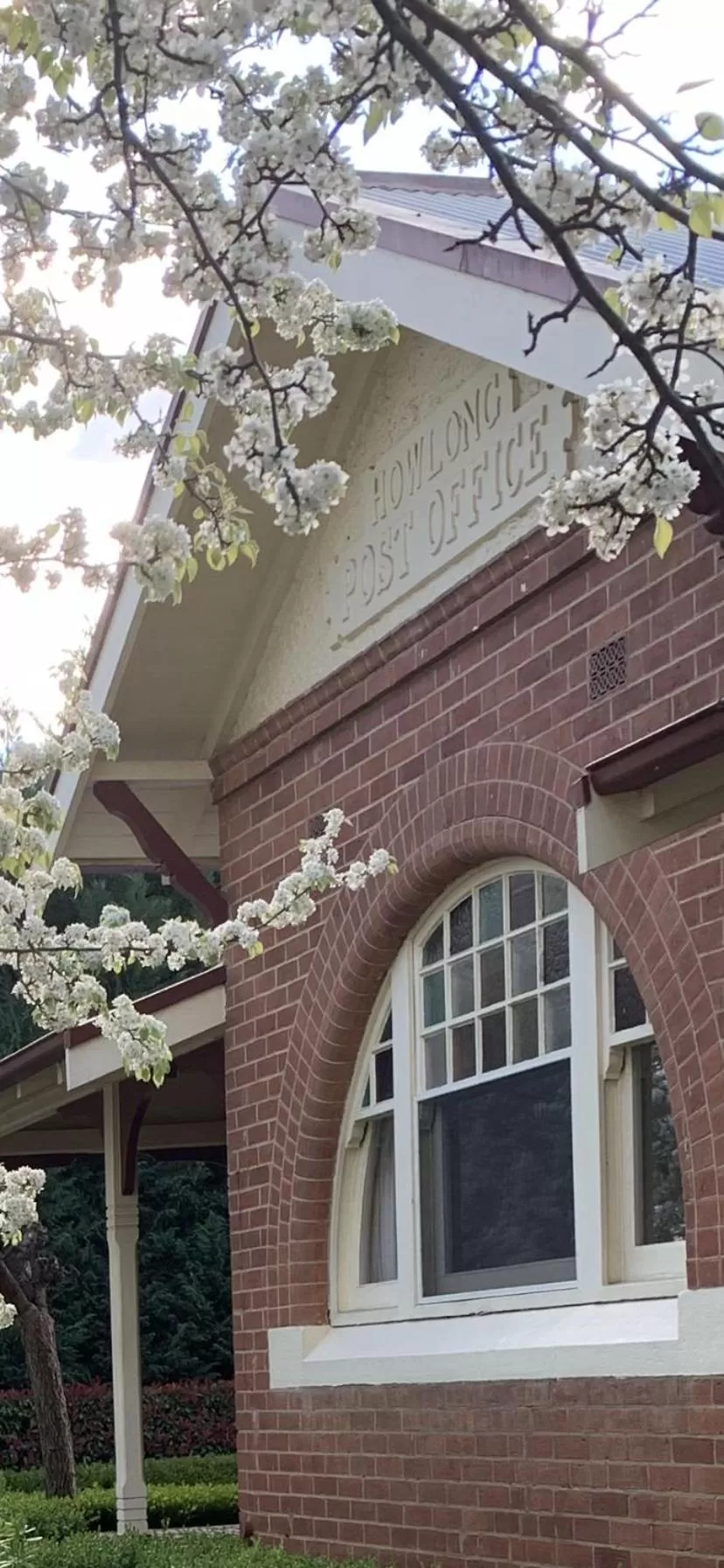 Property Building in Howlong Old Post Office Luxury Suite