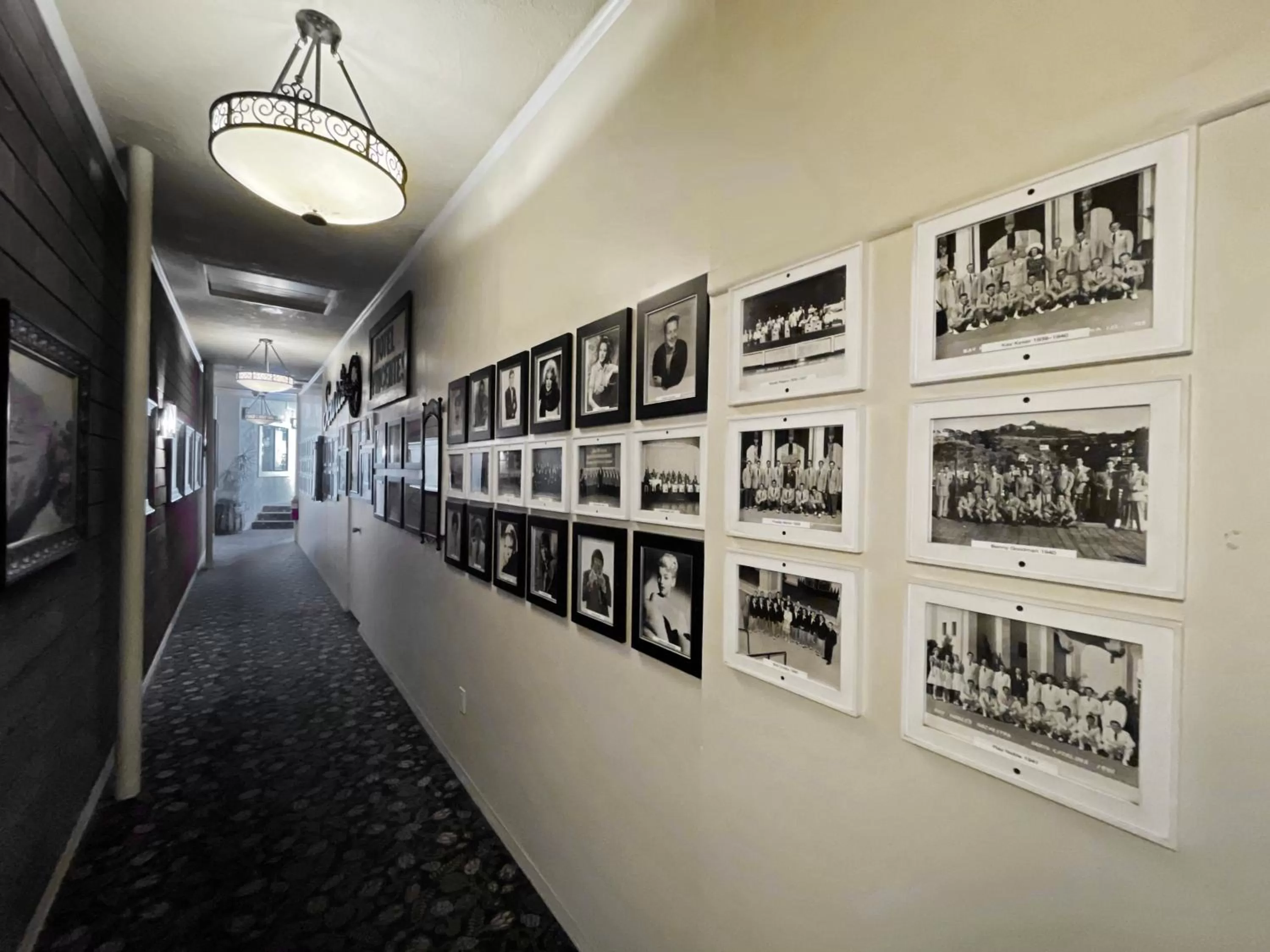 Property building in Catalina Courtyard Suites