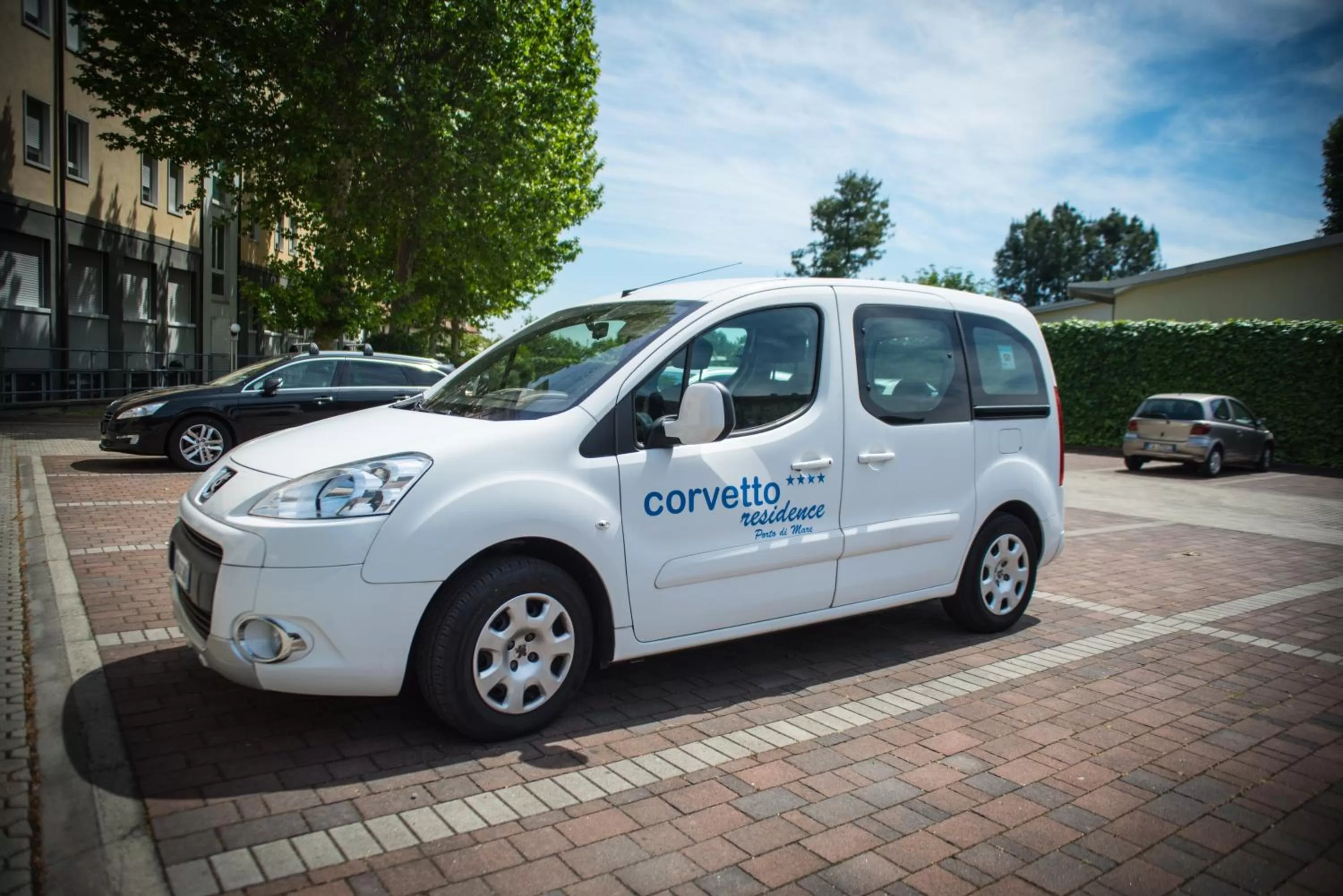 Staff, Facade/Entrance in Corvetto Residence Porto Di Mare