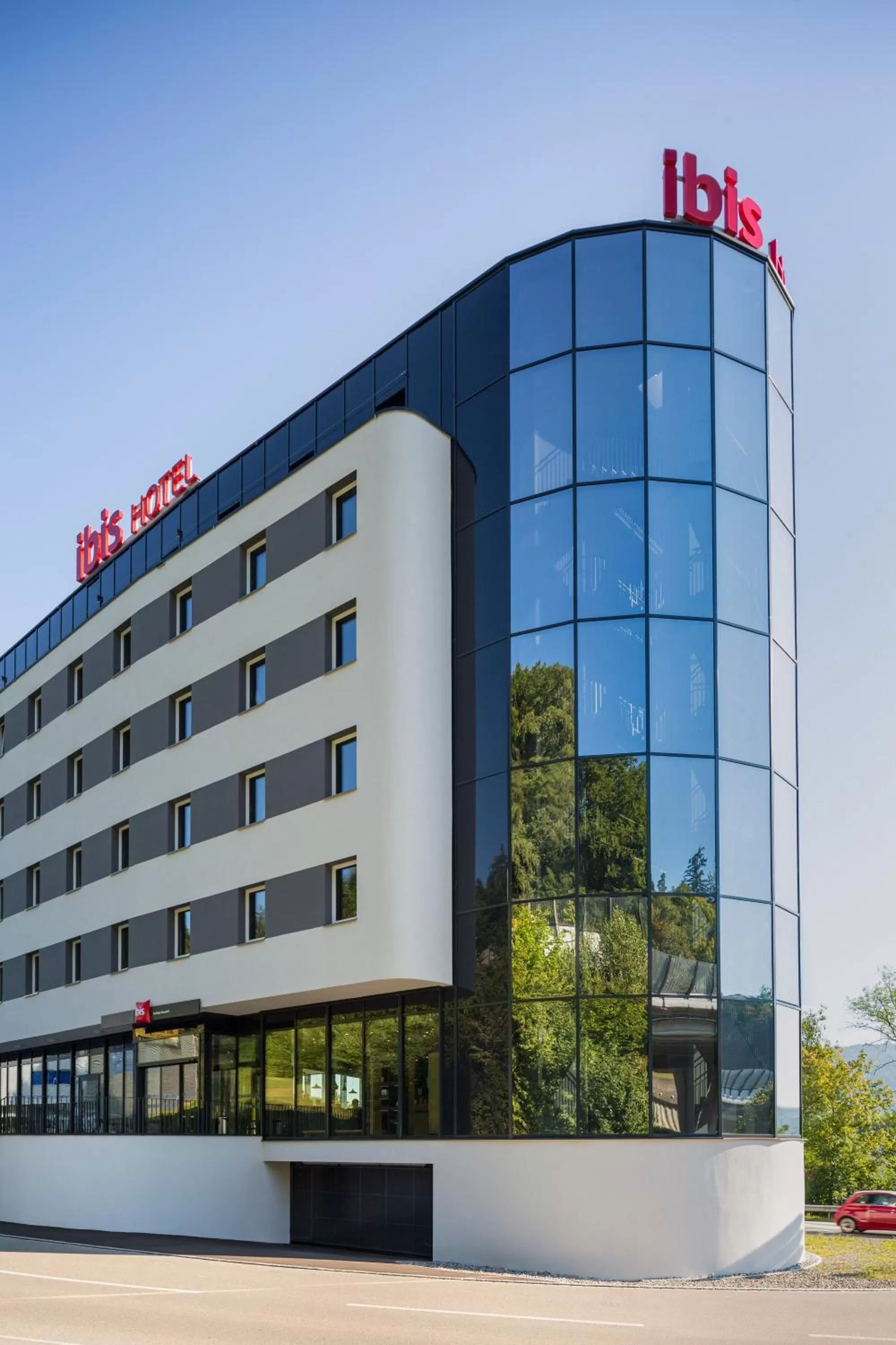 Facade/entrance in ibis Baden Neuenhof