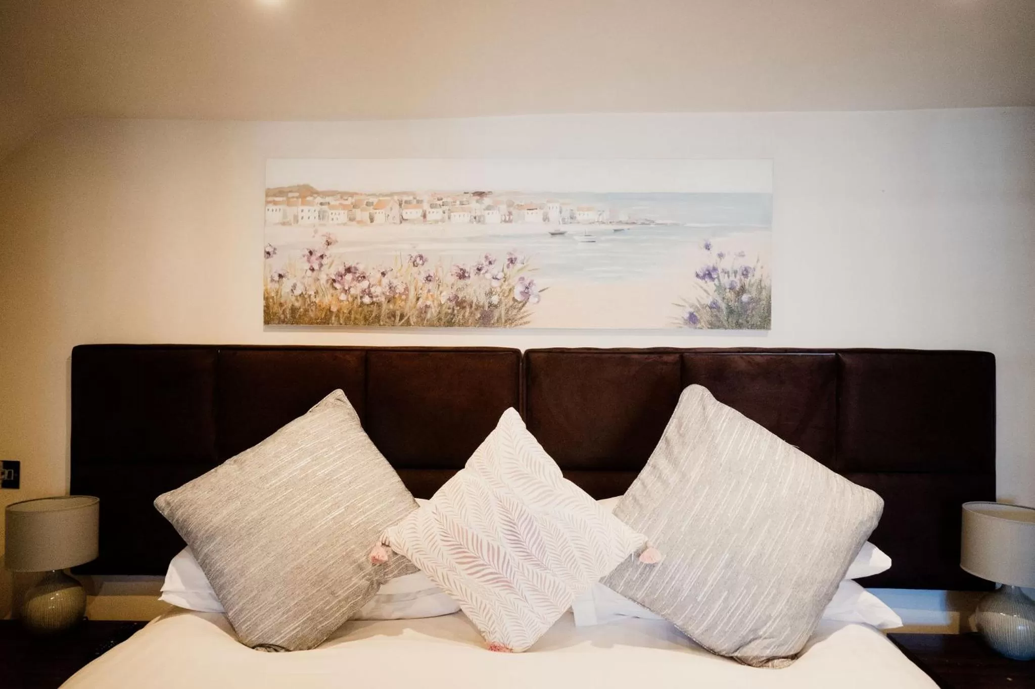 Bedroom, Bed in The Cricketers Arms