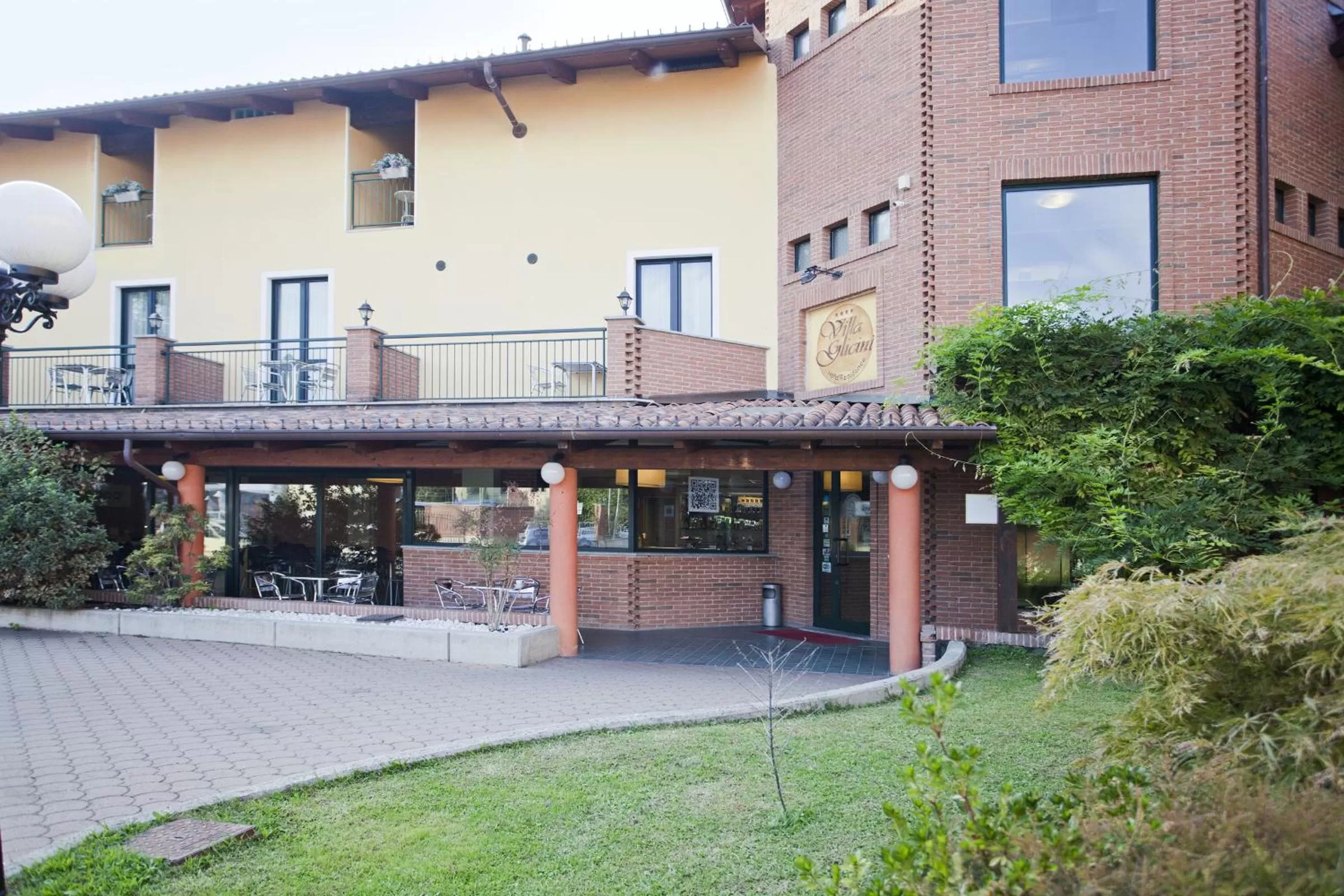 Facade/entrance in Hotel Villa Glicini