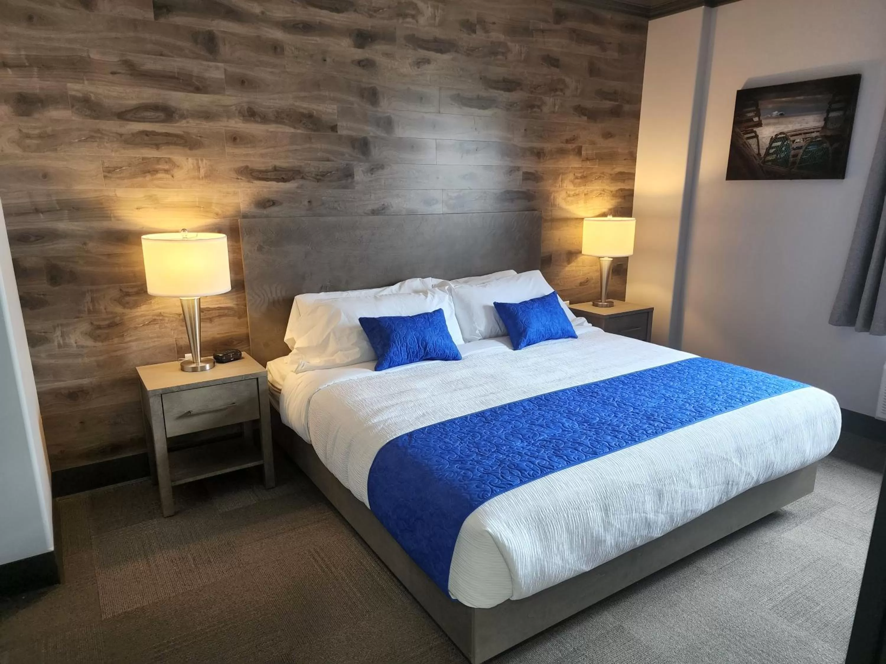 Deluxe King Room in Razoolies Inn