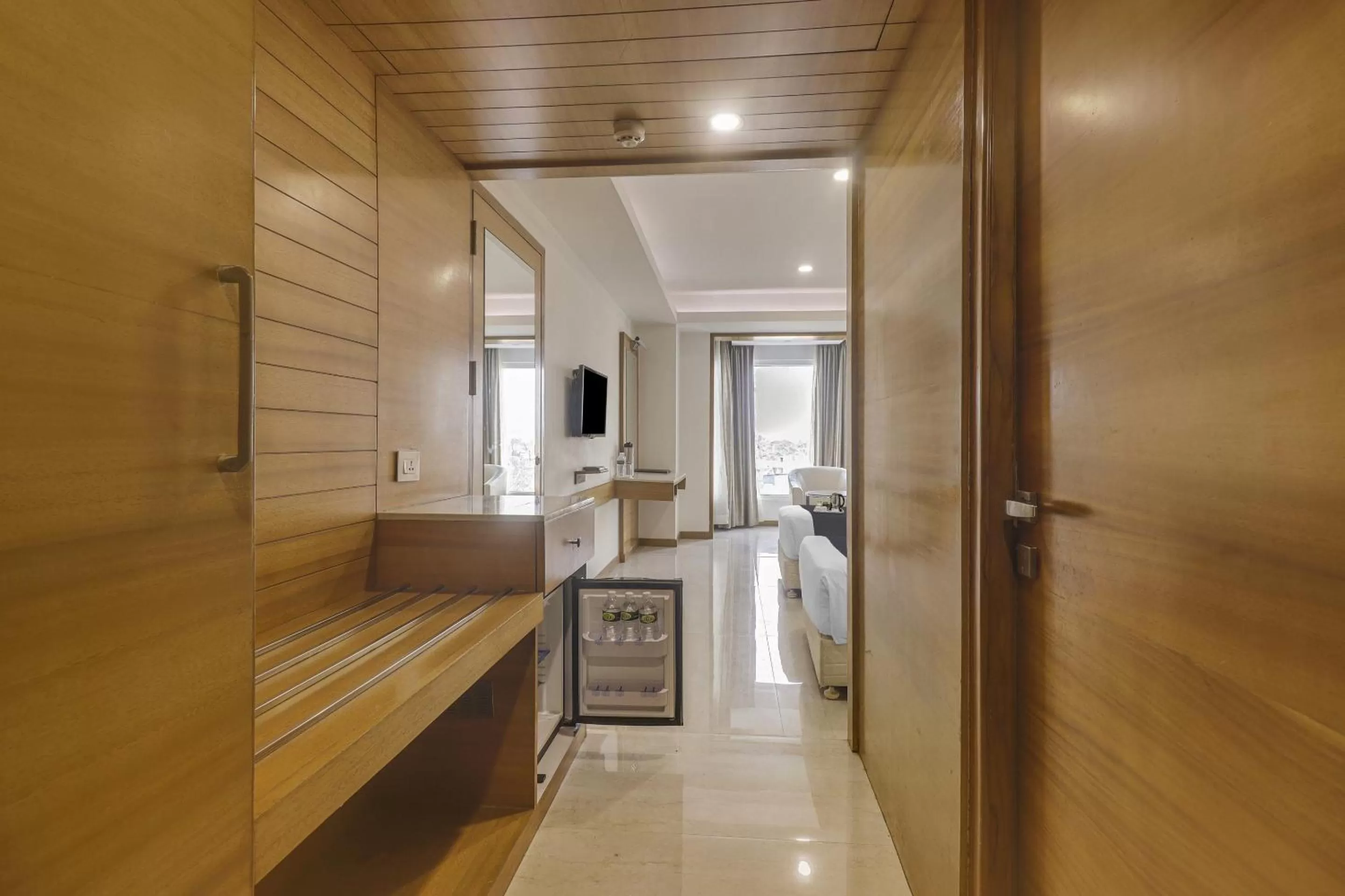 Bedroom, Kitchen/Kitchenette in Palette - Hotel Chennai La Palace