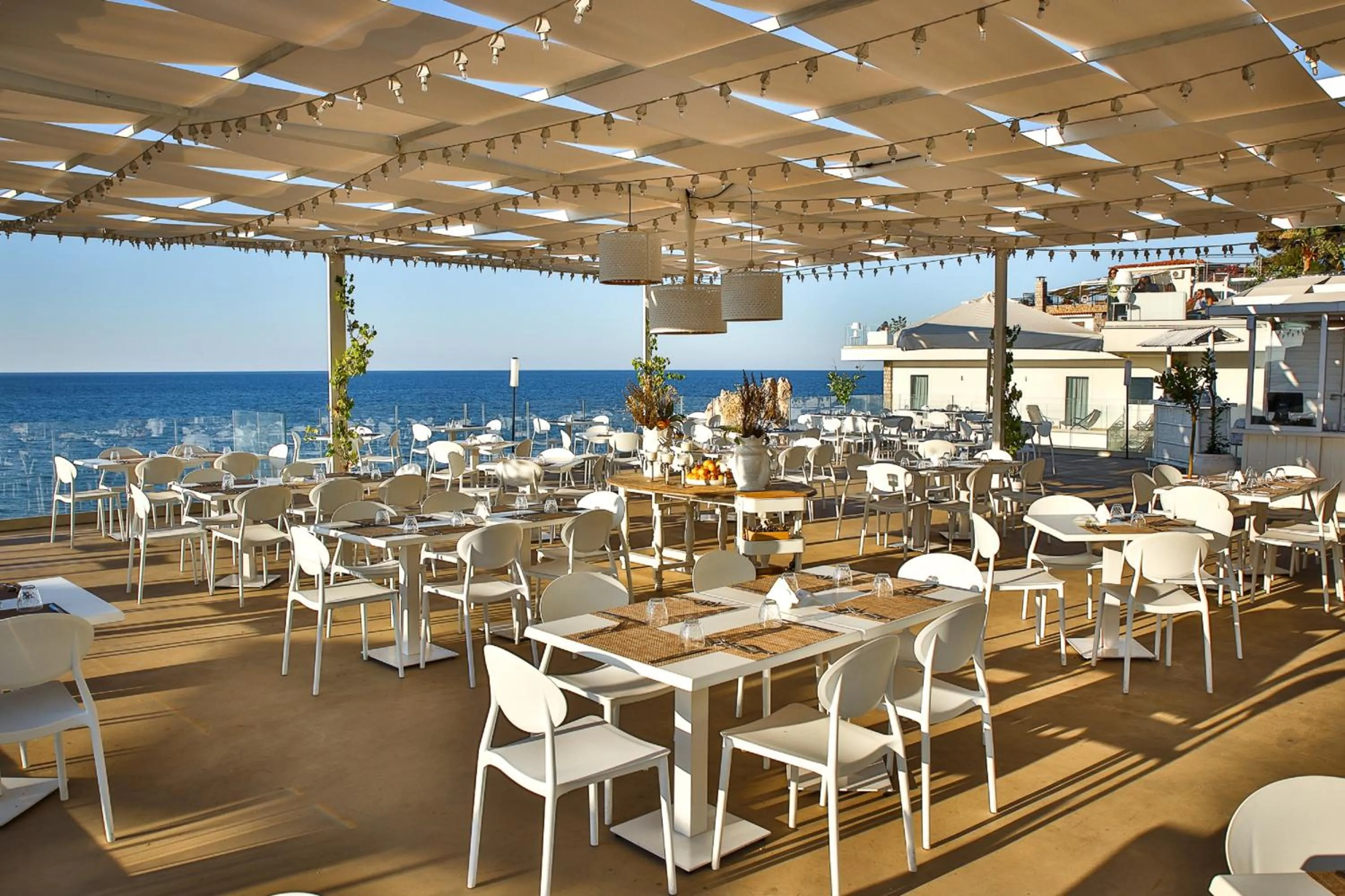 Restaurant/places to eat in Hotel Sporting Club