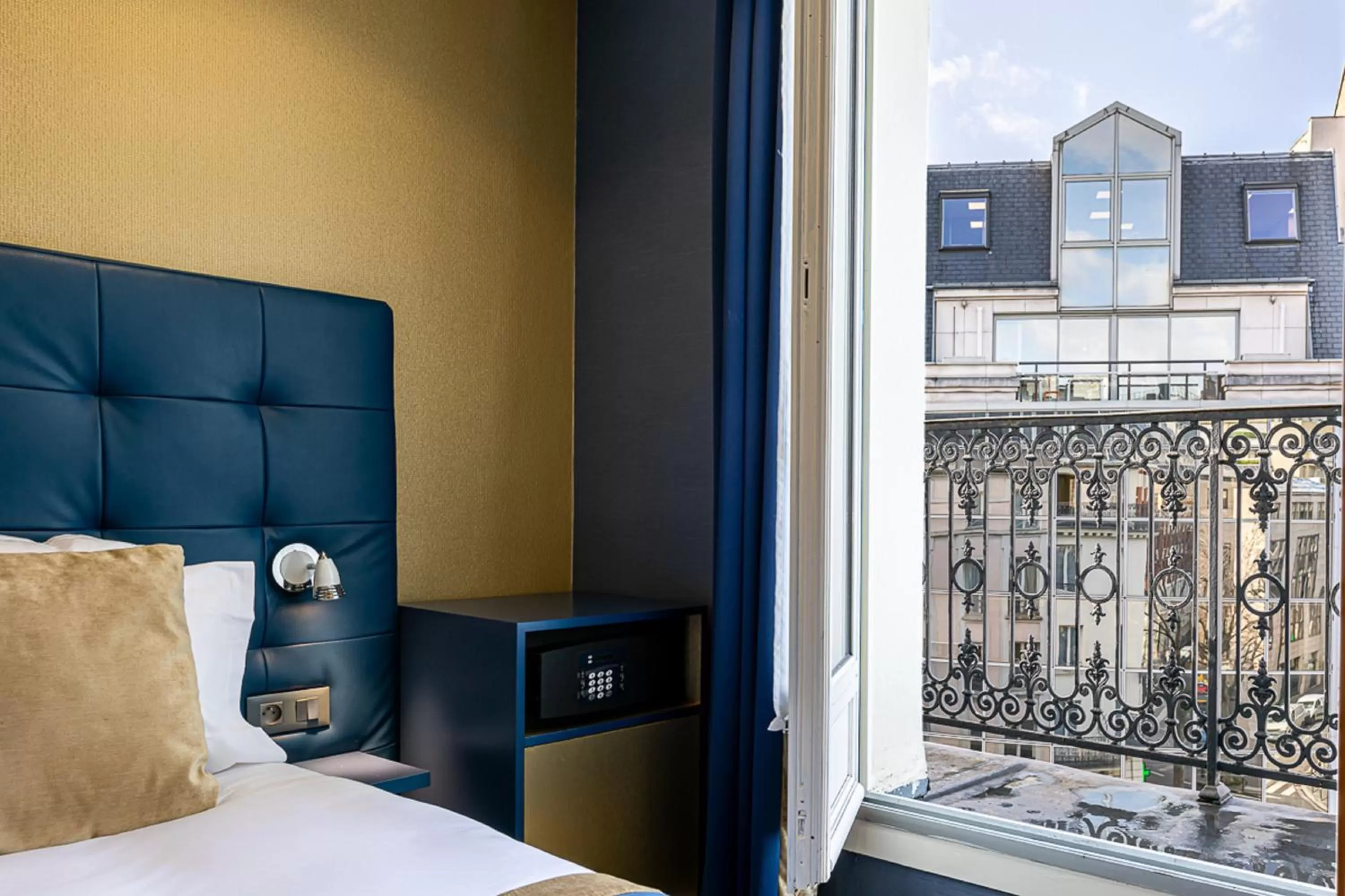 Bedroom, Bed in Trianon Gare de Lyon
