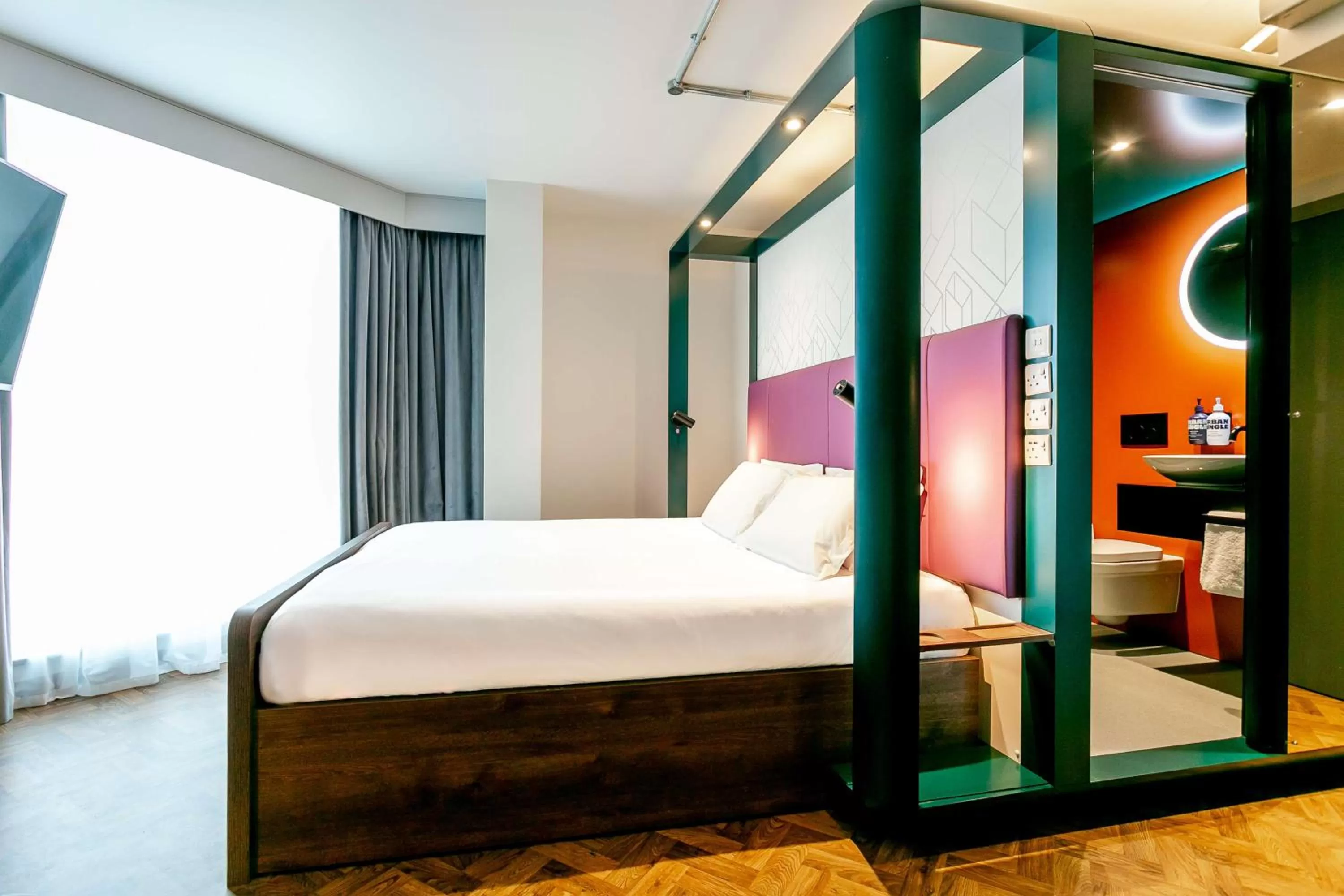 Bedroom, Bed in YOTEL Manchester Deansgate