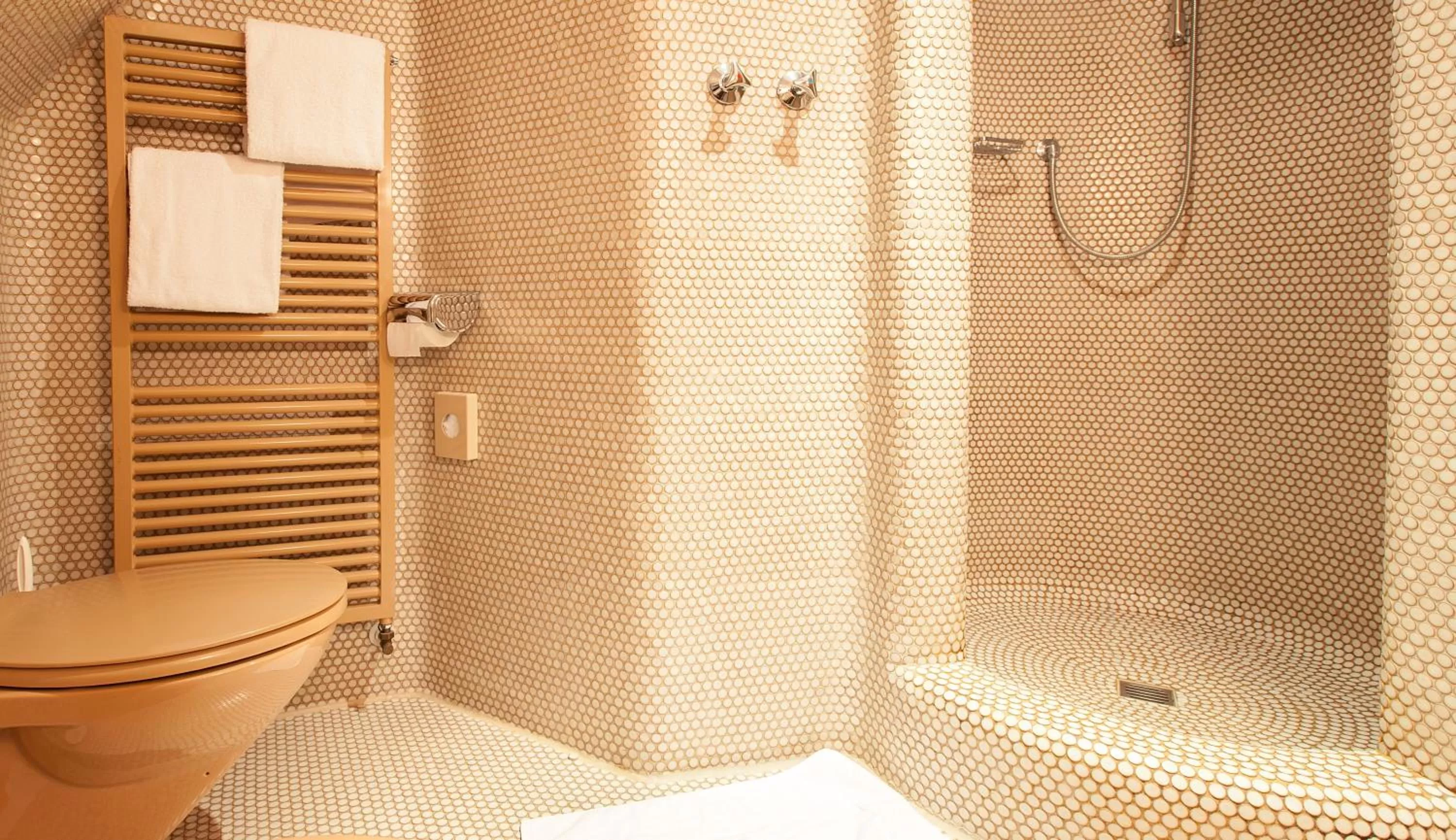 Bathroom in Hirsch Hotel