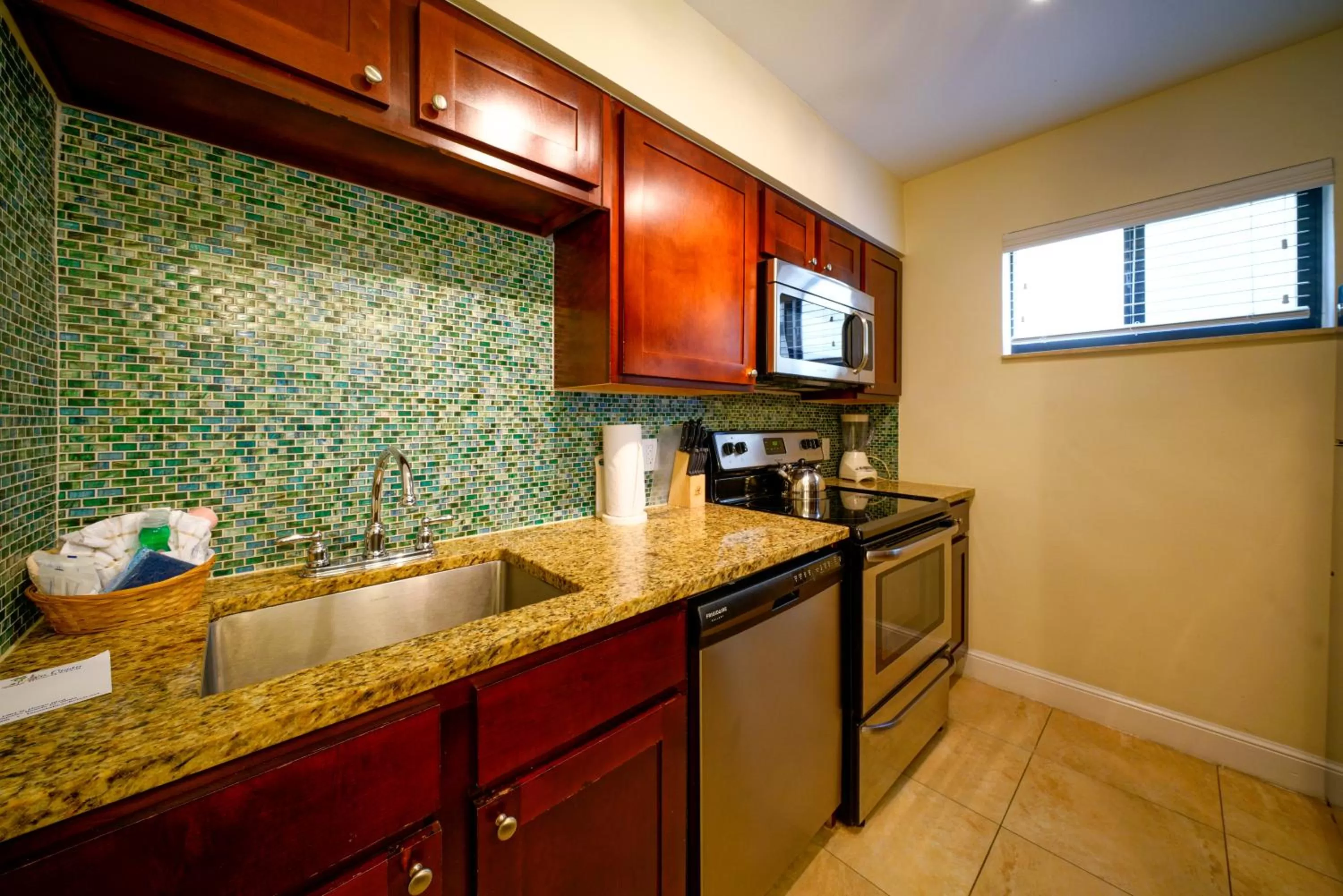 Kitchen or kitchenette in La Costa Beach Club