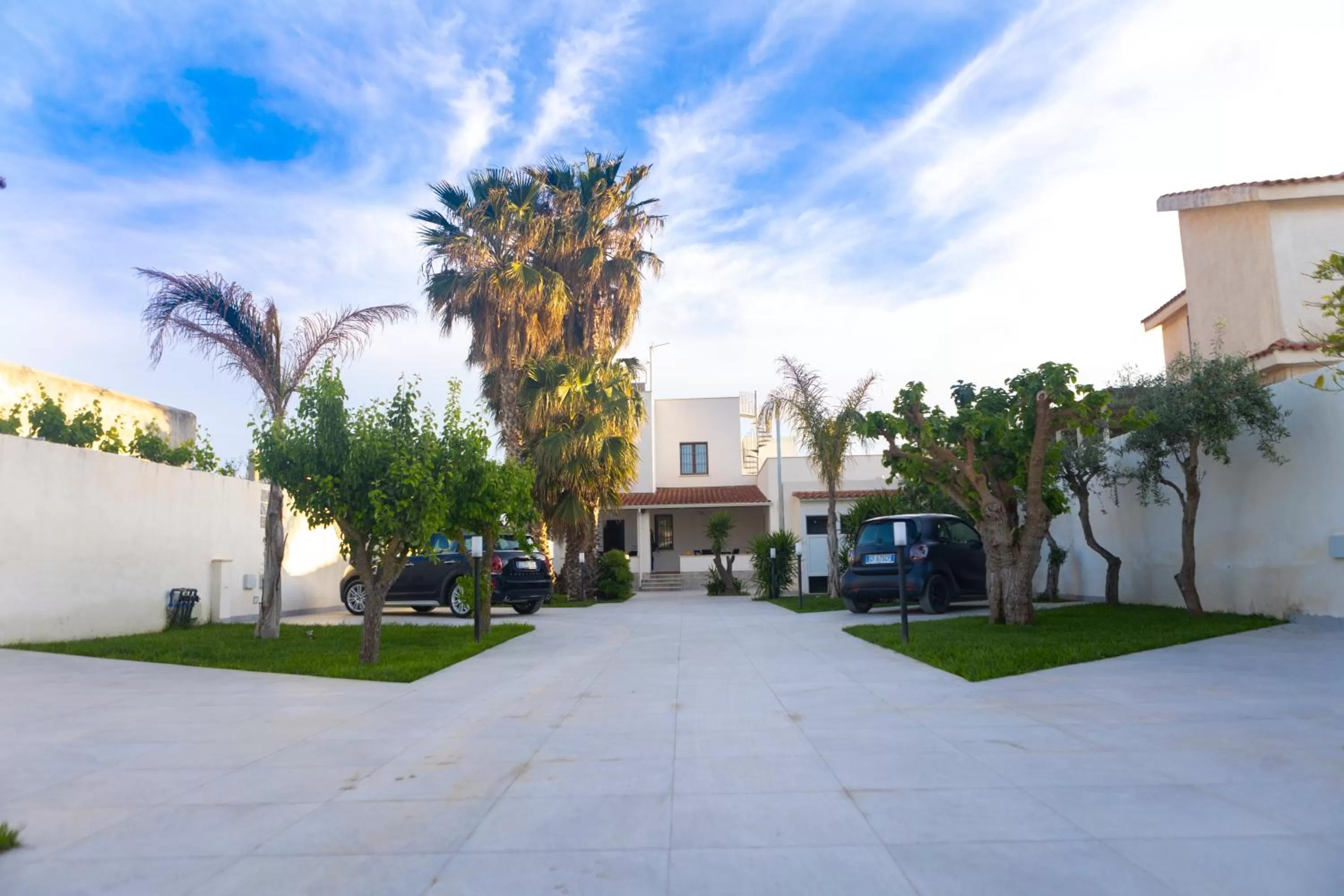 MrBrown - Cinzia Resort Beach