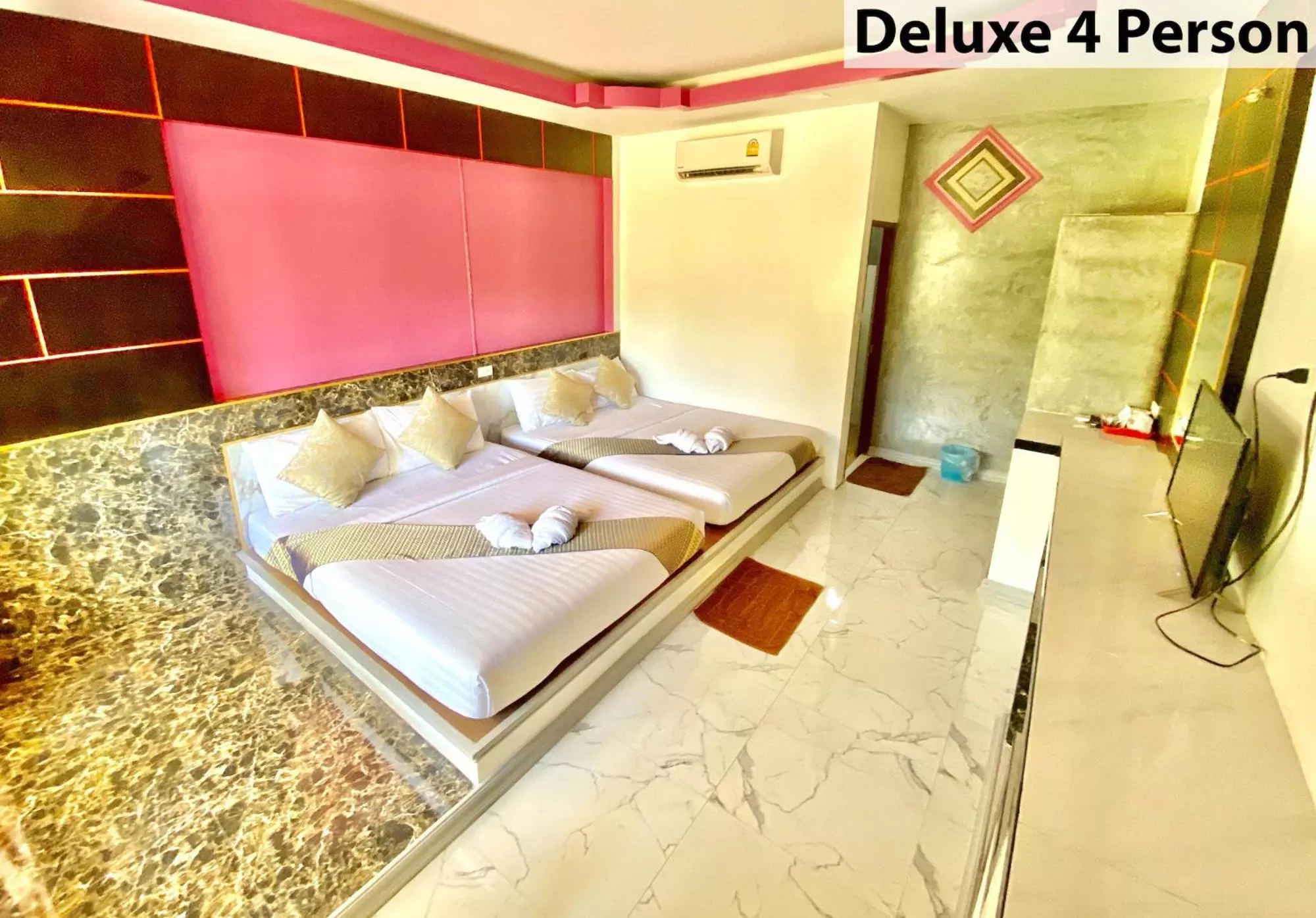 Photo of the whole room, Bed in Lanta Emerald Bungalow