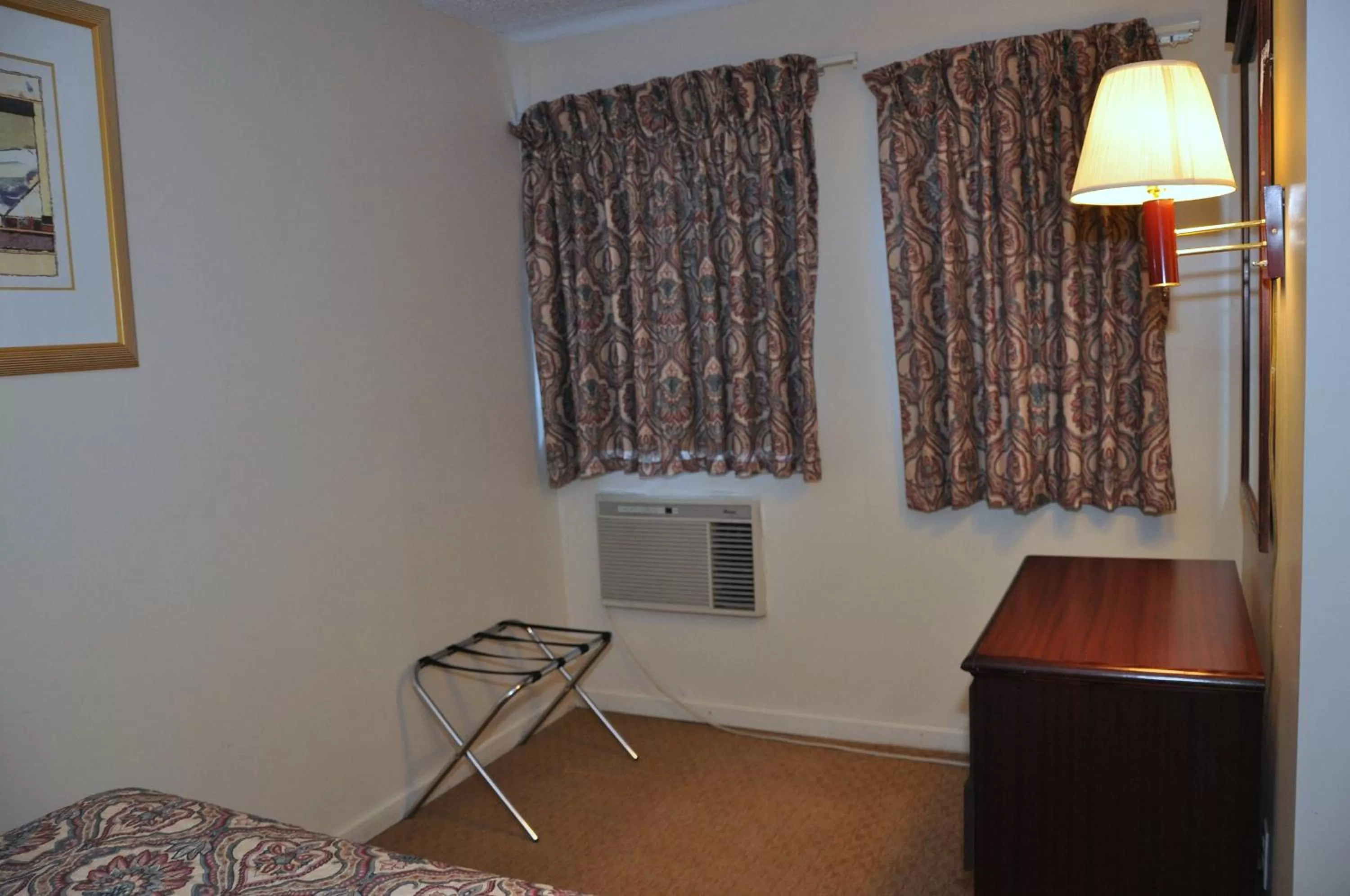 MERRIMAC INN & SUITES