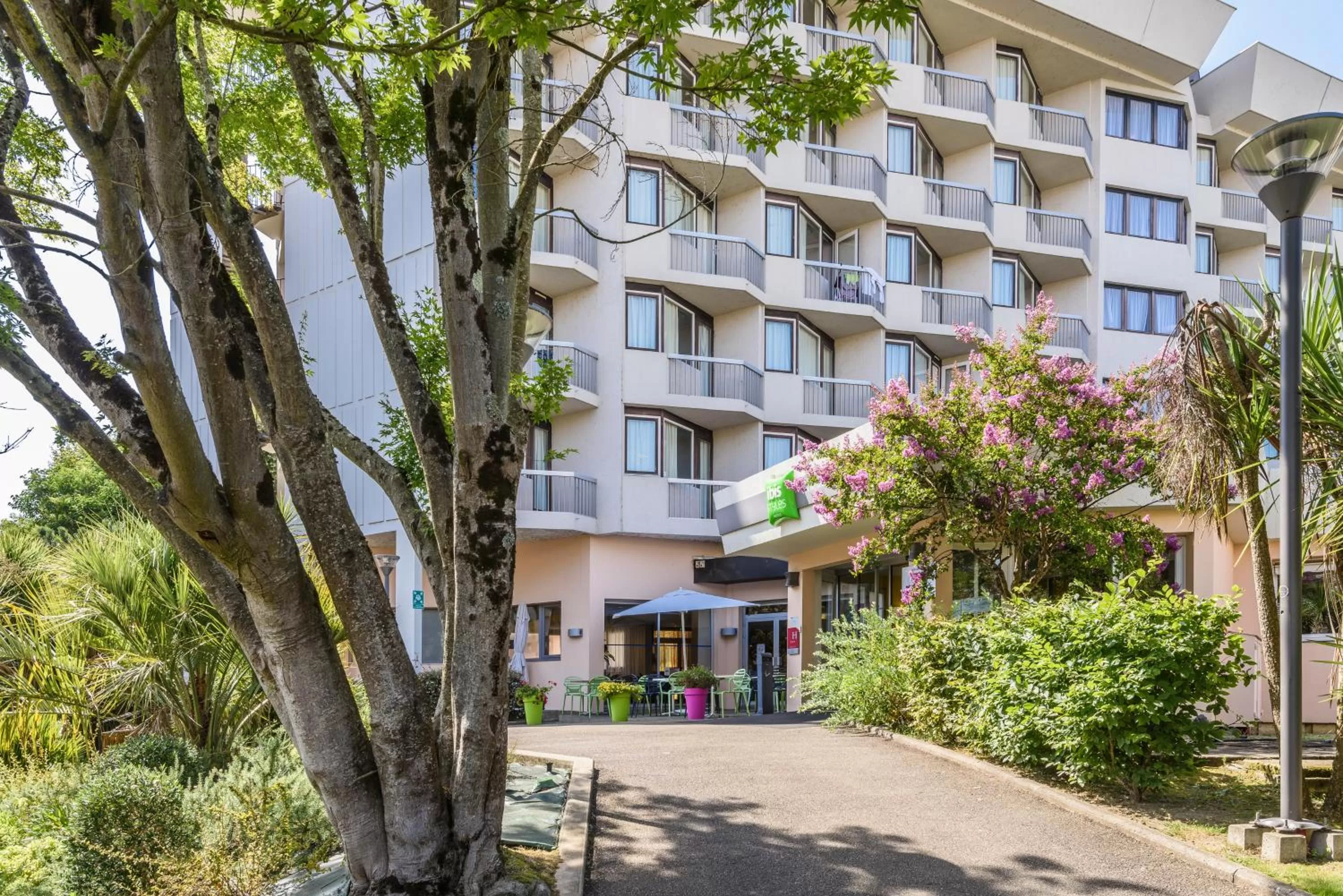 Facade/entrance in ibis styles Dax Centre