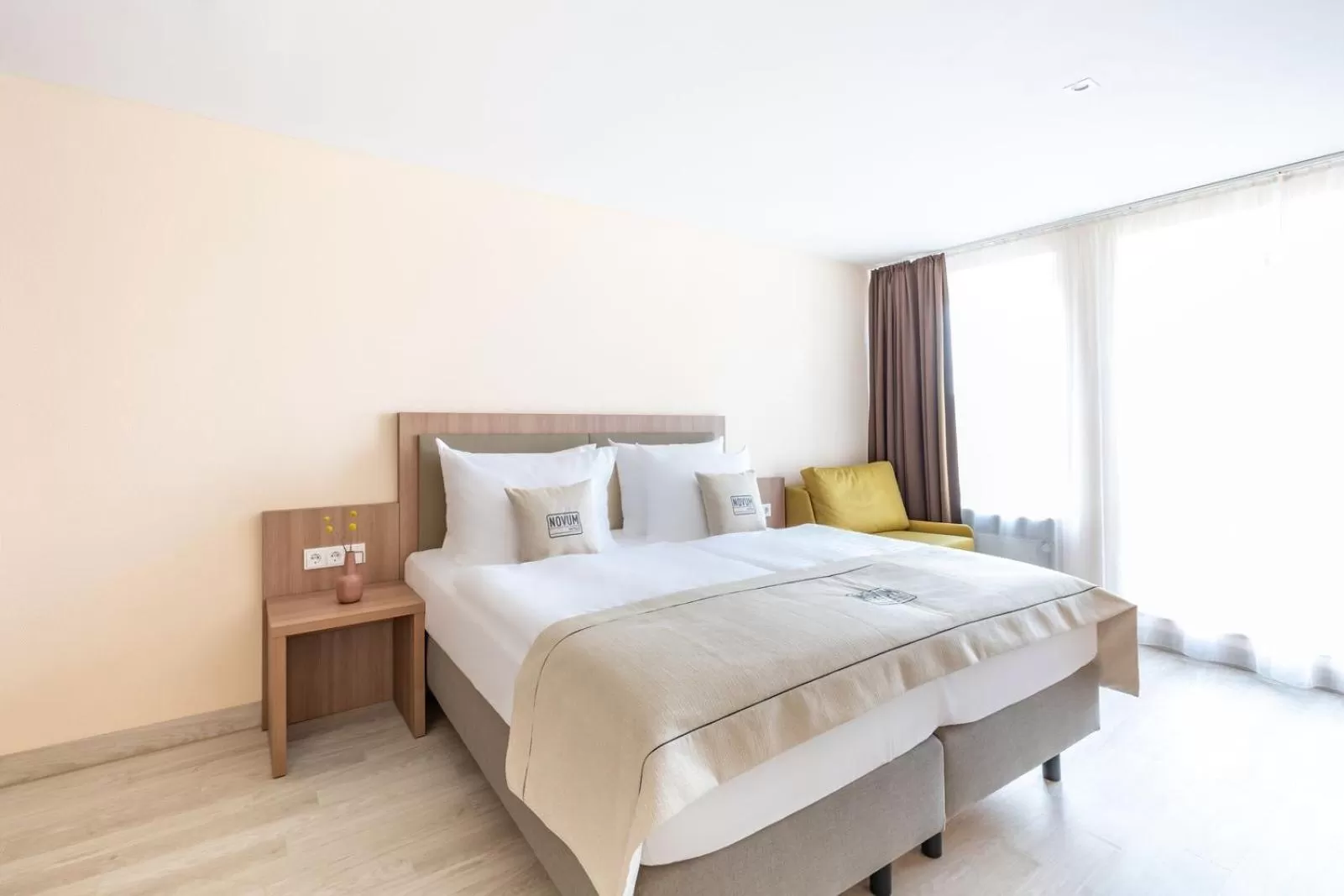 Comfort Double Room in Novum Hotel Madison Düsseldorf Hauptbahnhof